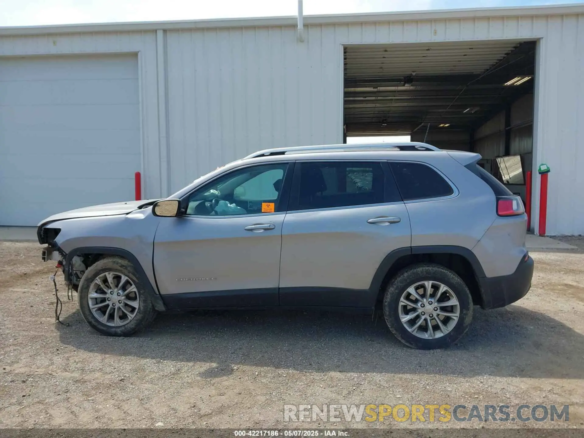 14 Photograph of a damaged car 1C4PJLCX6KD341050 JEEP CHEROKEE 2019