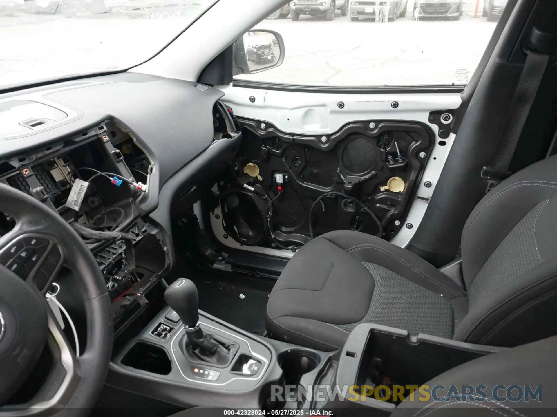 12 Photograph of a damaged car 1C4PJLCX9KD377430 JEEP CHEROKEE 2019