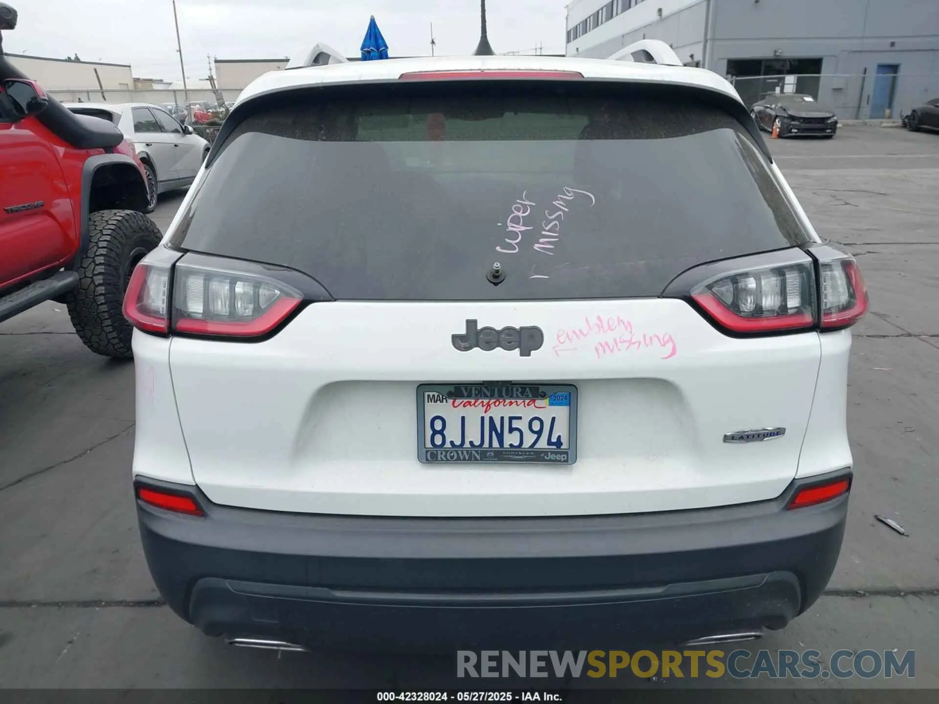 17 Photograph of a damaged car 1C4PJLCX9KD377430 JEEP CHEROKEE 2019