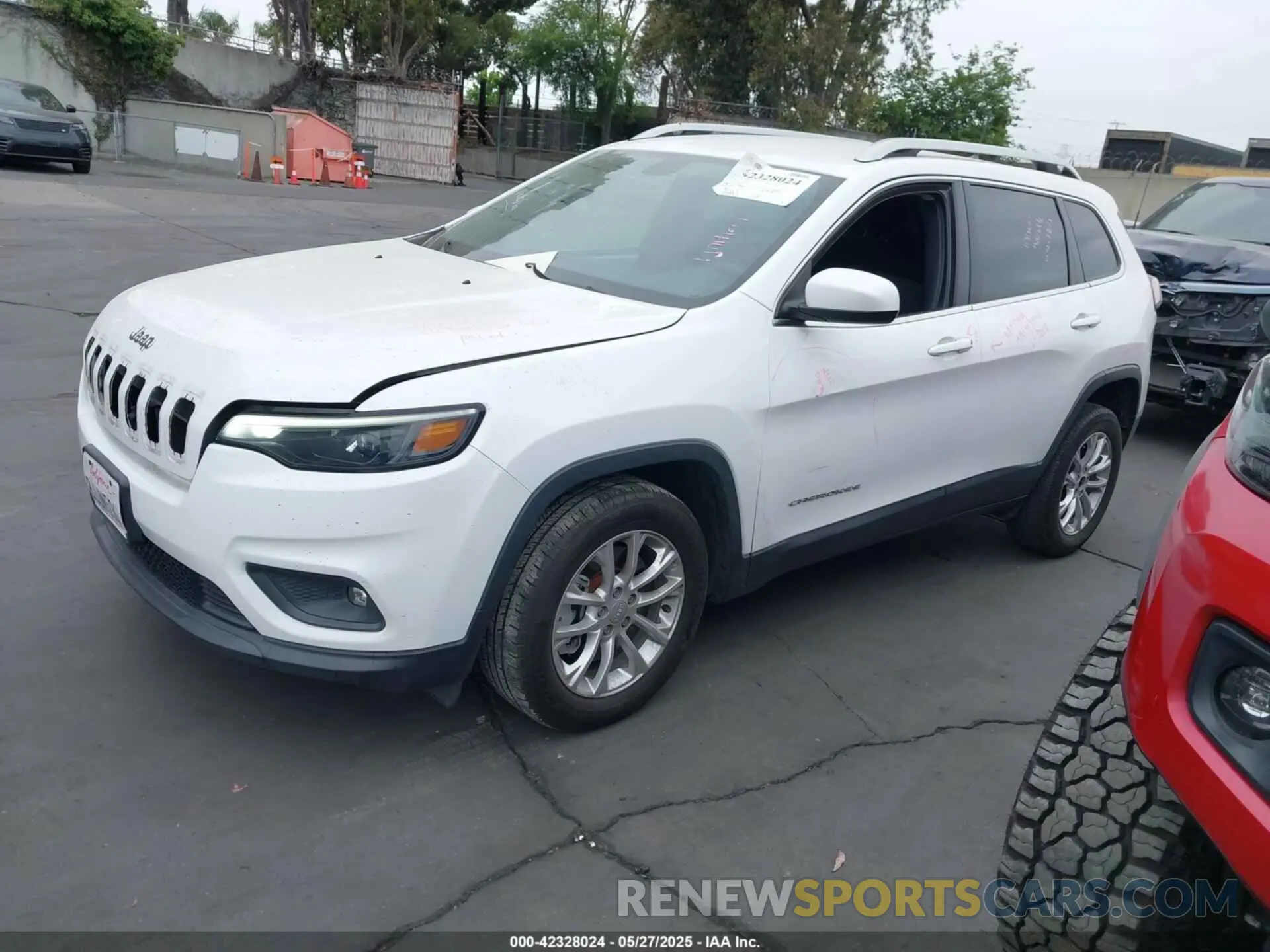 2 Photograph of a damaged car 1C4PJLCX9KD377430 JEEP CHEROKEE 2019