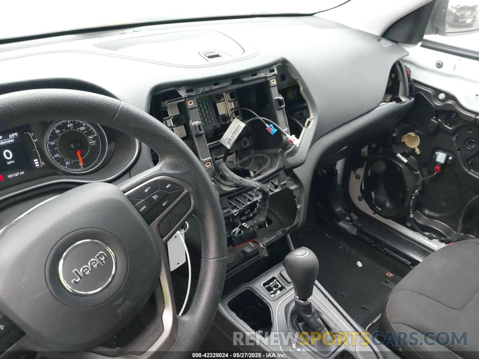 6 Photograph of a damaged car 1C4PJLCX9KD377430 JEEP CHEROKEE 2019