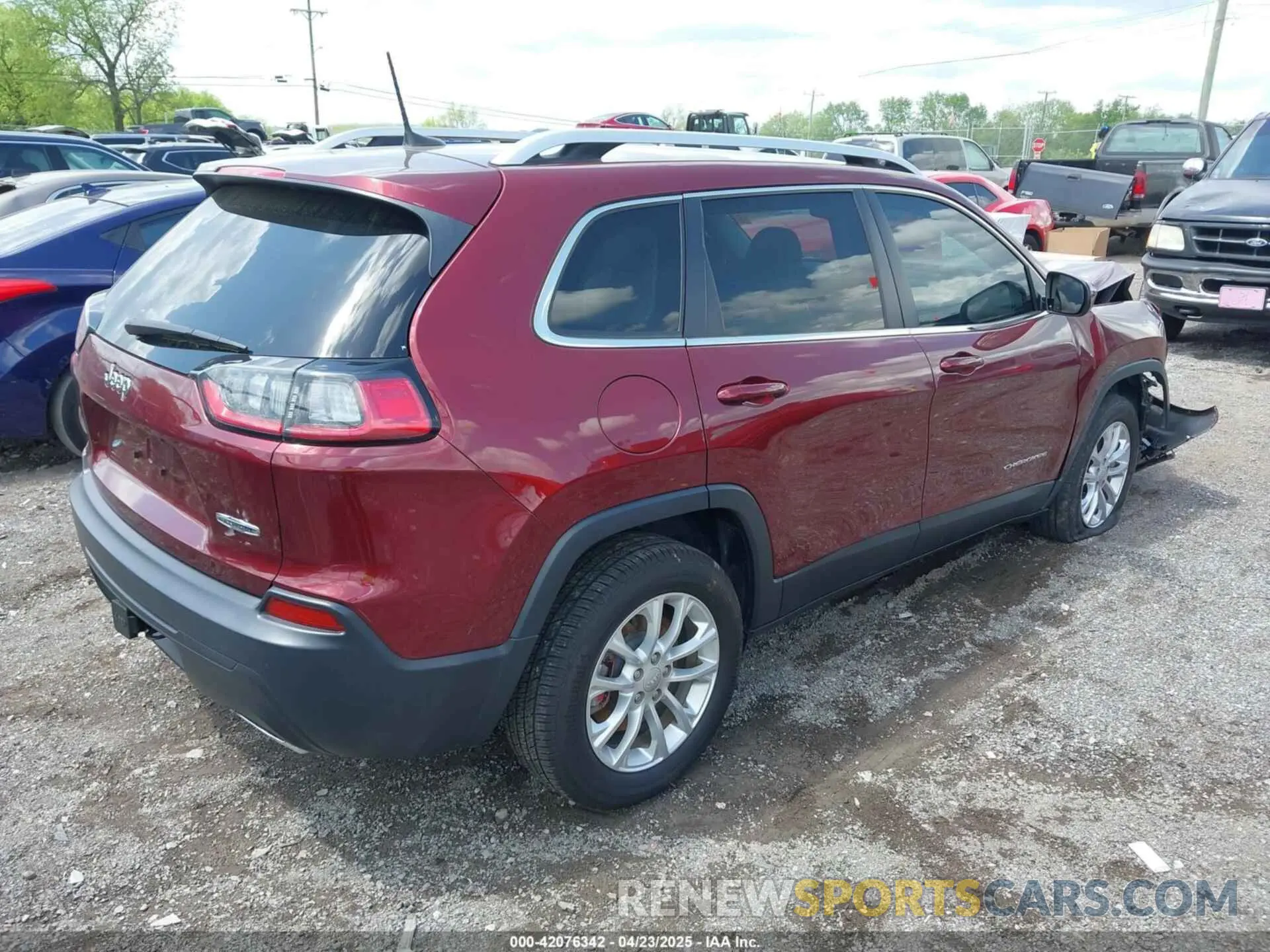 4 Photograph of a damaged car 1C4PJLCXXKD396679 JEEP CHEROKEE 2019