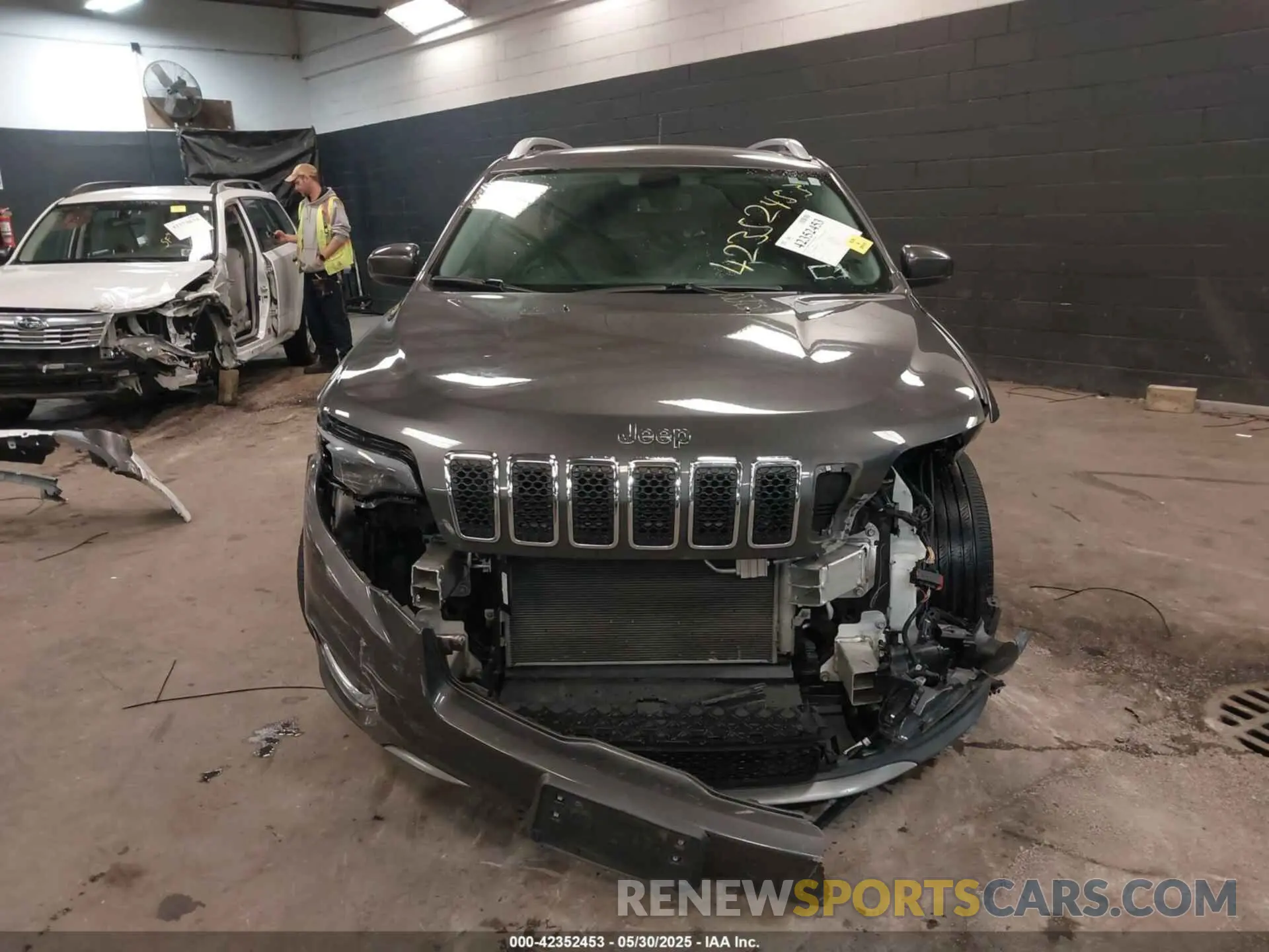 12 Photograph of a damaged car 1C4PJLDB0KD427571 JEEP CHEROKEE 2019