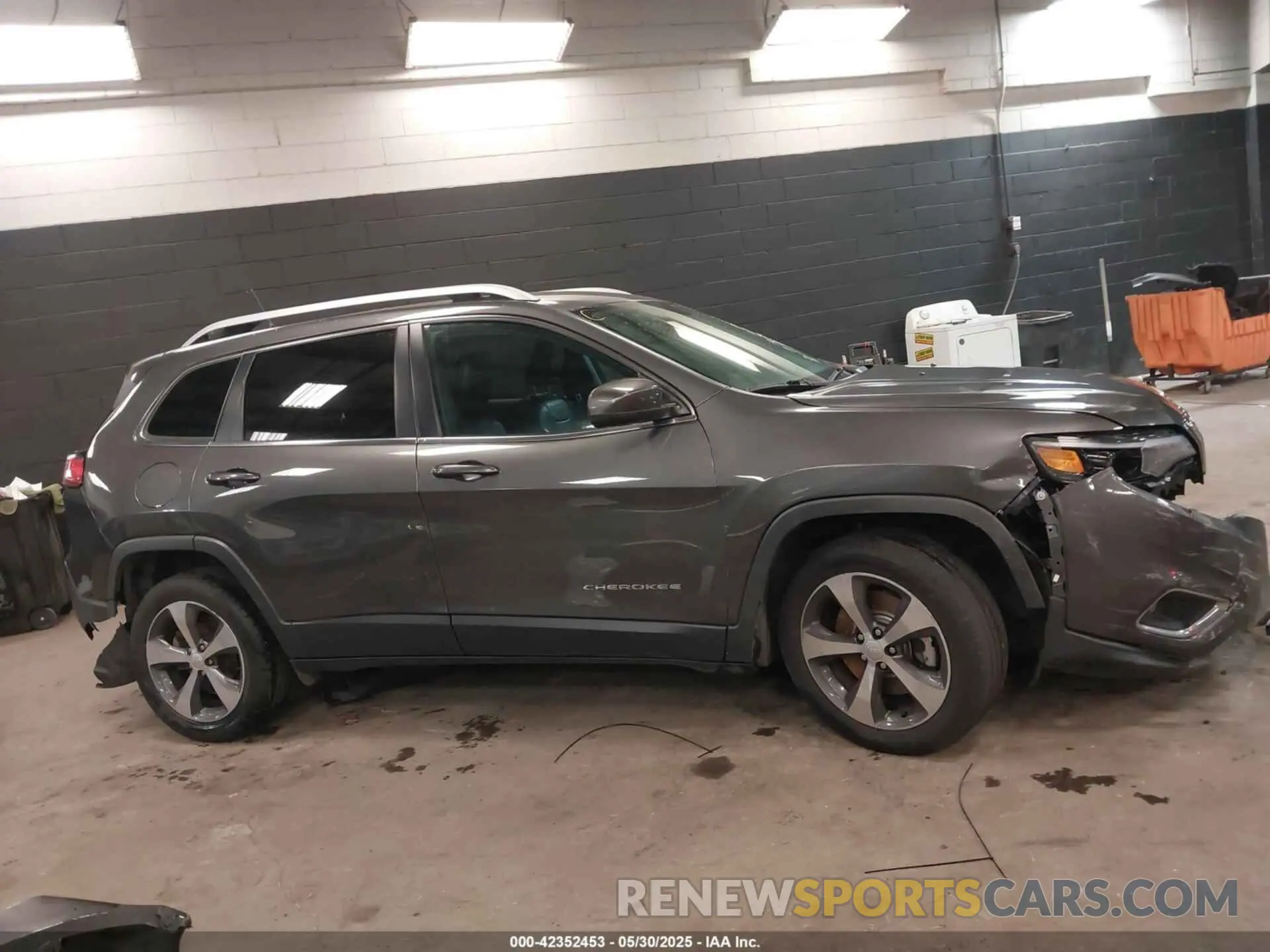 13 Photograph of a damaged car 1C4PJLDB0KD427571 JEEP CHEROKEE 2019