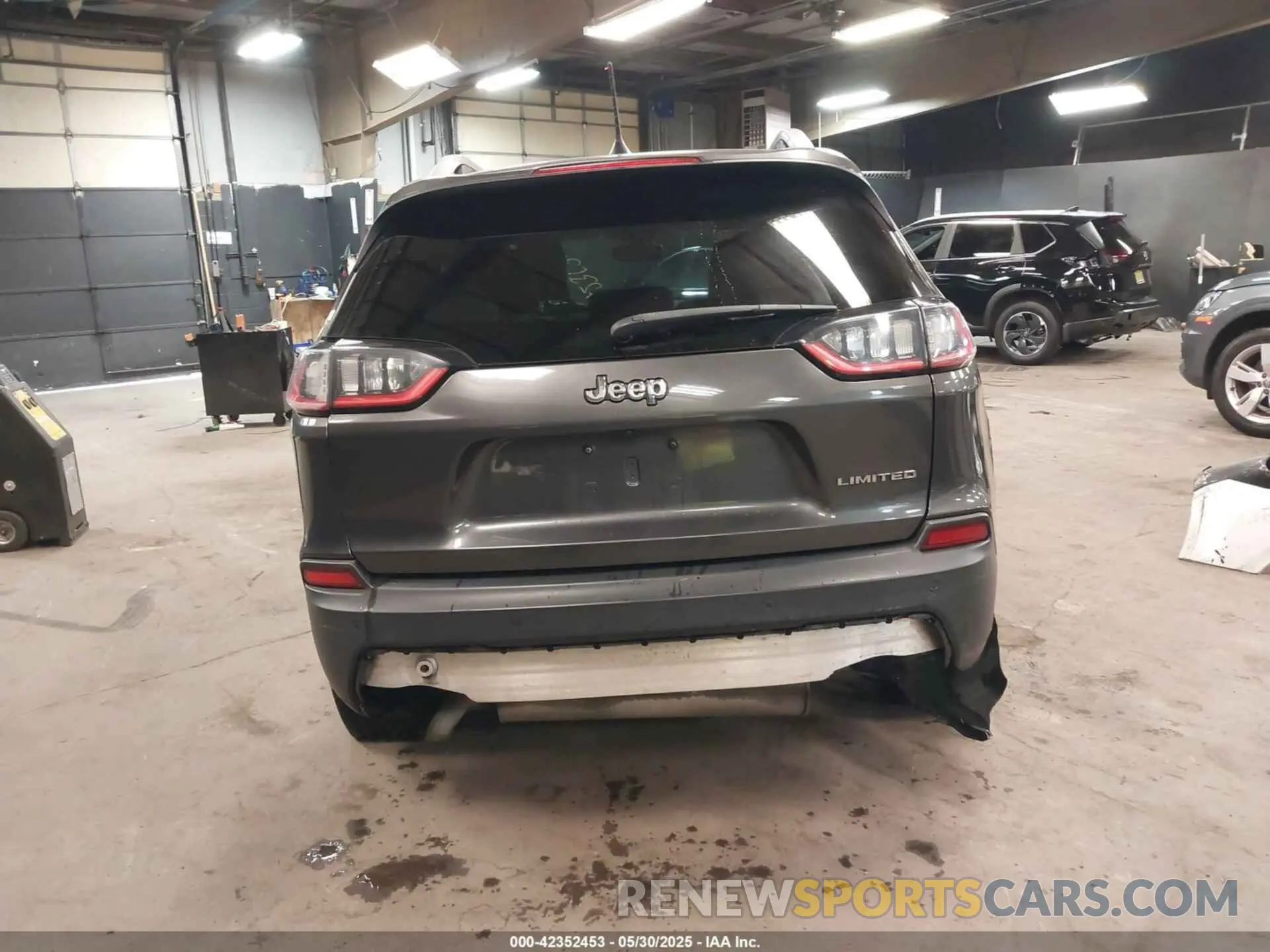 16 Photograph of a damaged car 1C4PJLDB0KD427571 JEEP CHEROKEE 2019