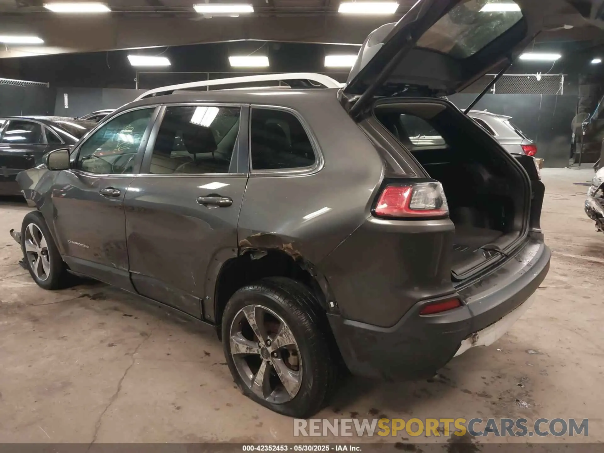 3 Photograph of a damaged car 1C4PJLDB0KD427571 JEEP CHEROKEE 2019