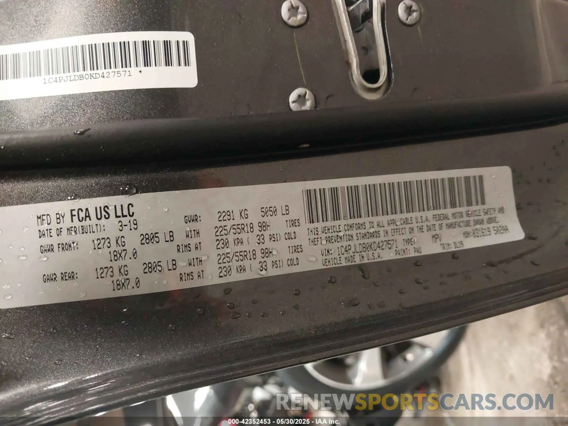 9 Photograph of a damaged car 1C4PJLDB0KD427571 JEEP CHEROKEE 2019