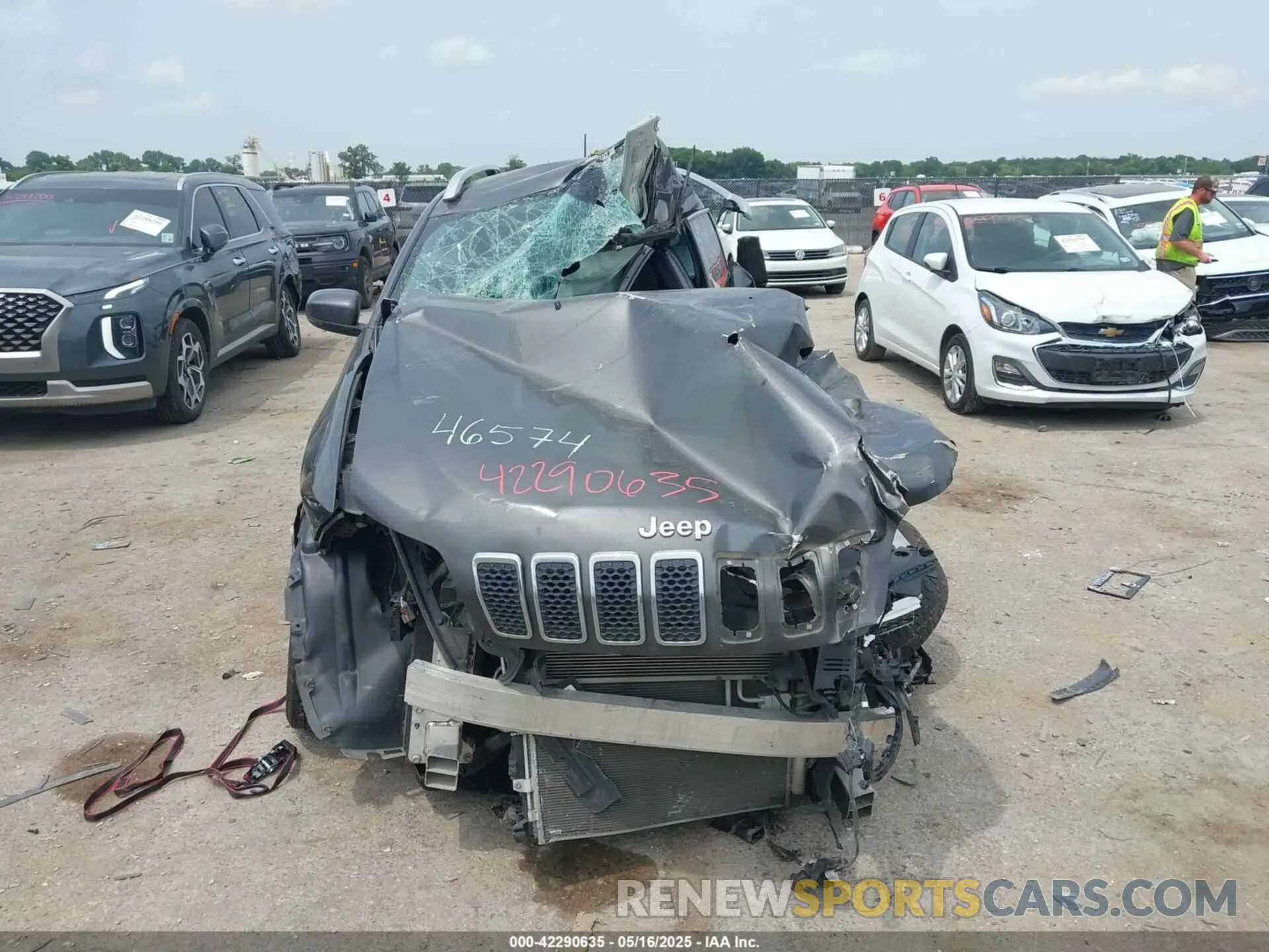12 Photograph of a damaged car 1C4PJLDB0KD487950 JEEP CHEROKEE 2019