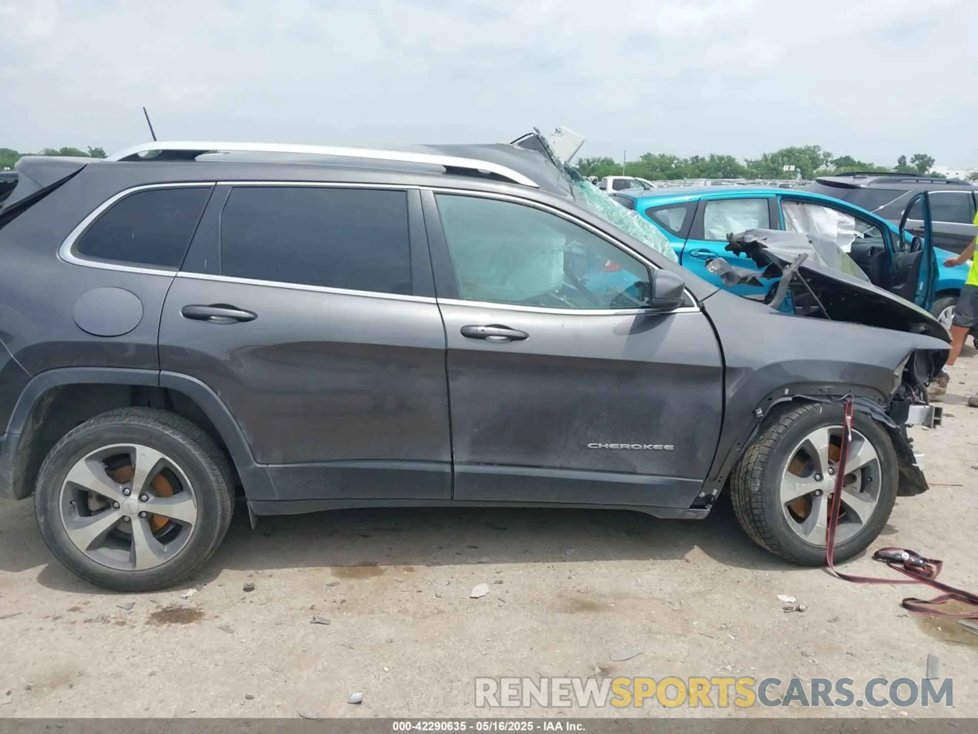 13 Photograph of a damaged car 1C4PJLDB0KD487950 JEEP CHEROKEE 2019