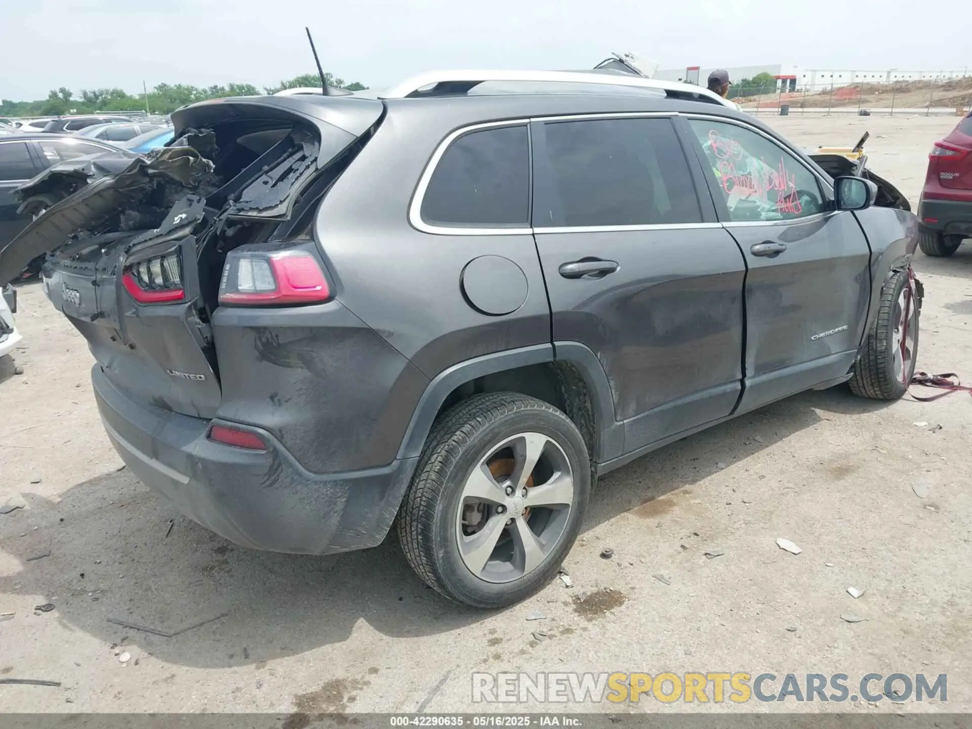 4 Photograph of a damaged car 1C4PJLDB0KD487950 JEEP CHEROKEE 2019