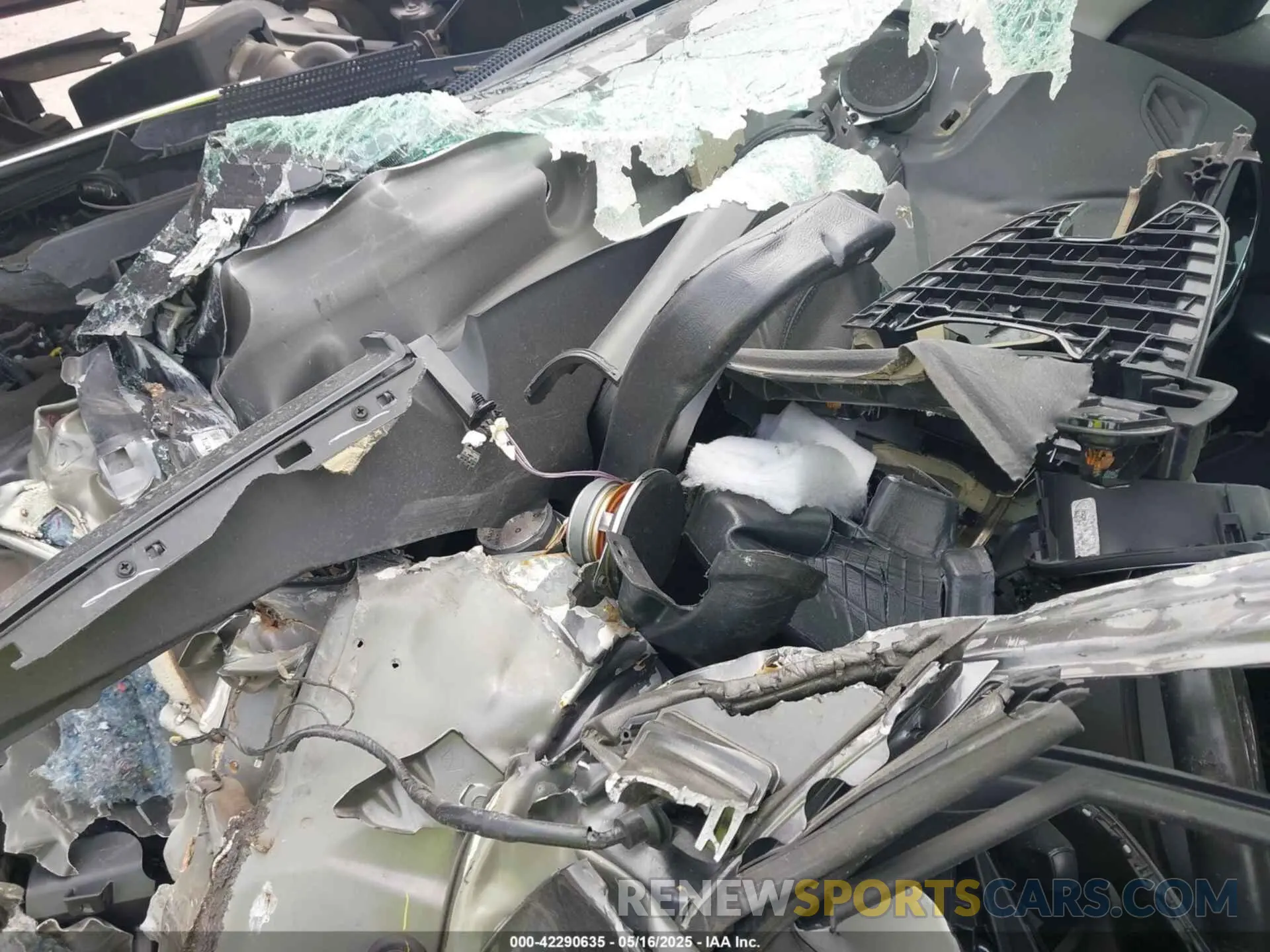 7 Photograph of a damaged car 1C4PJLDB0KD487950 JEEP CHEROKEE 2019
