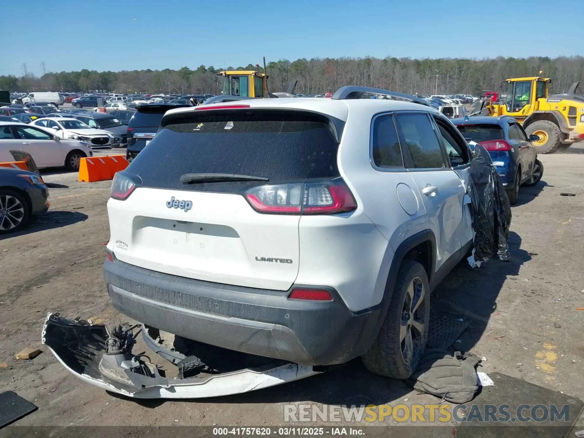 4 Photograph of a damaged car 1C4PJLDB1KD302241 JEEP CHEROKEE 2019