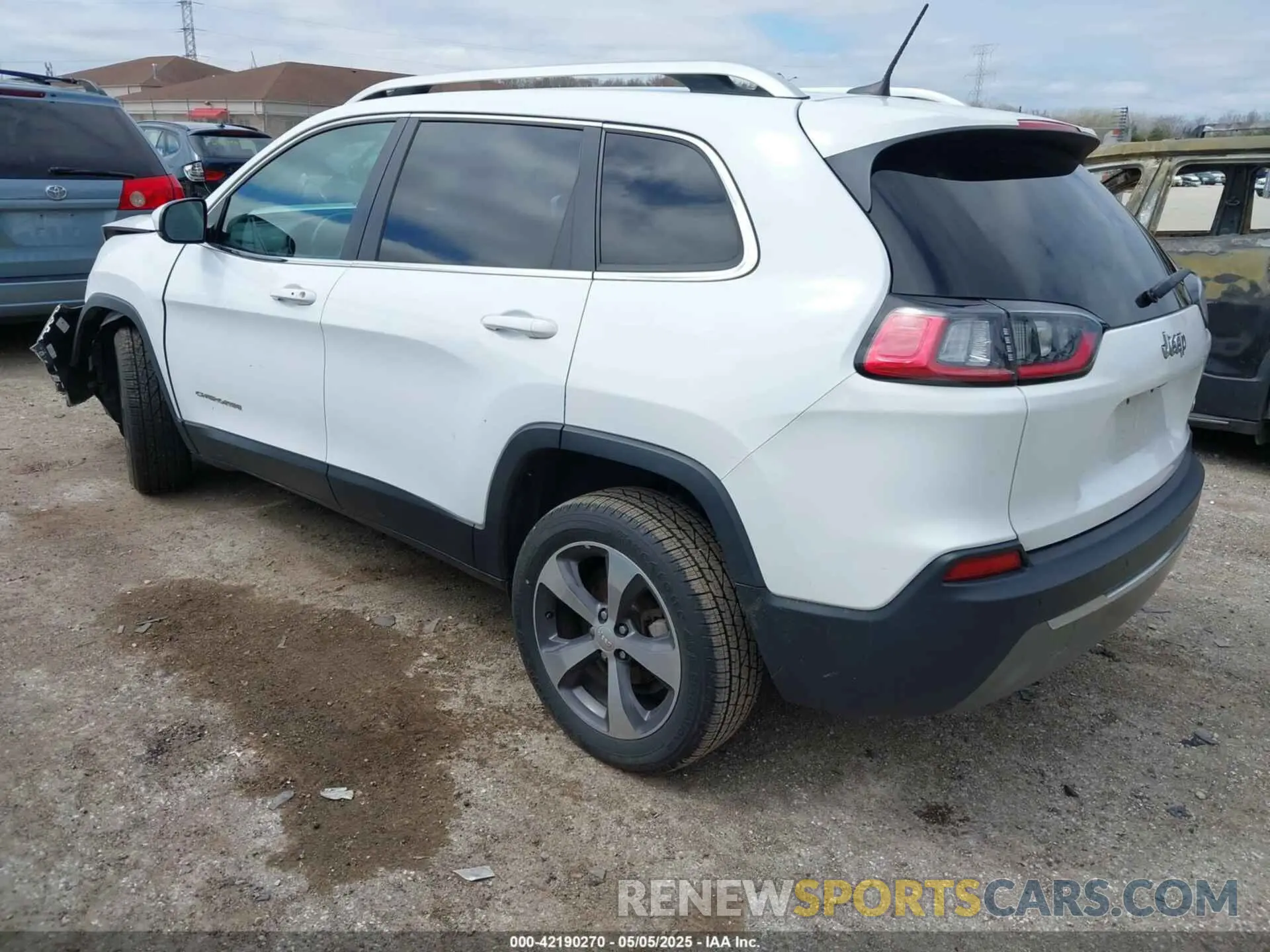 3 Photograph of a damaged car 1C4PJLDB1KD387310 JEEP CHEROKEE 2019
