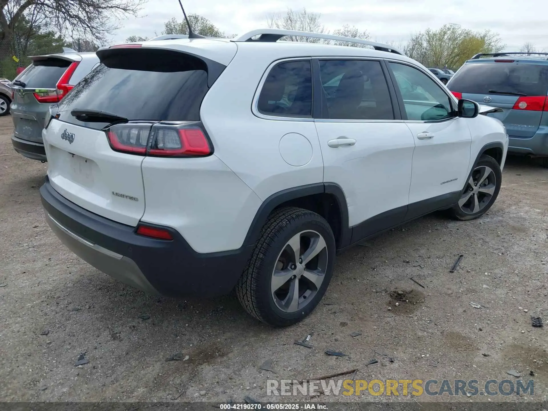 4 Photograph of a damaged car 1C4PJLDB1KD387310 JEEP CHEROKEE 2019