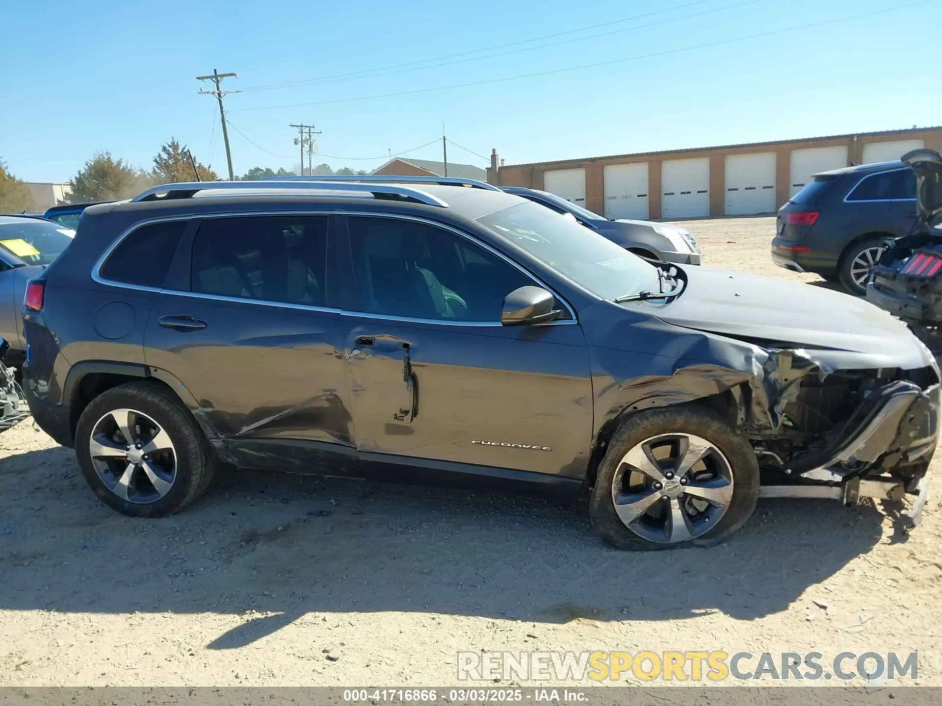 13 Photograph of a damaged car 1C4PJLDB1KD392751 JEEP CHEROKEE 2019