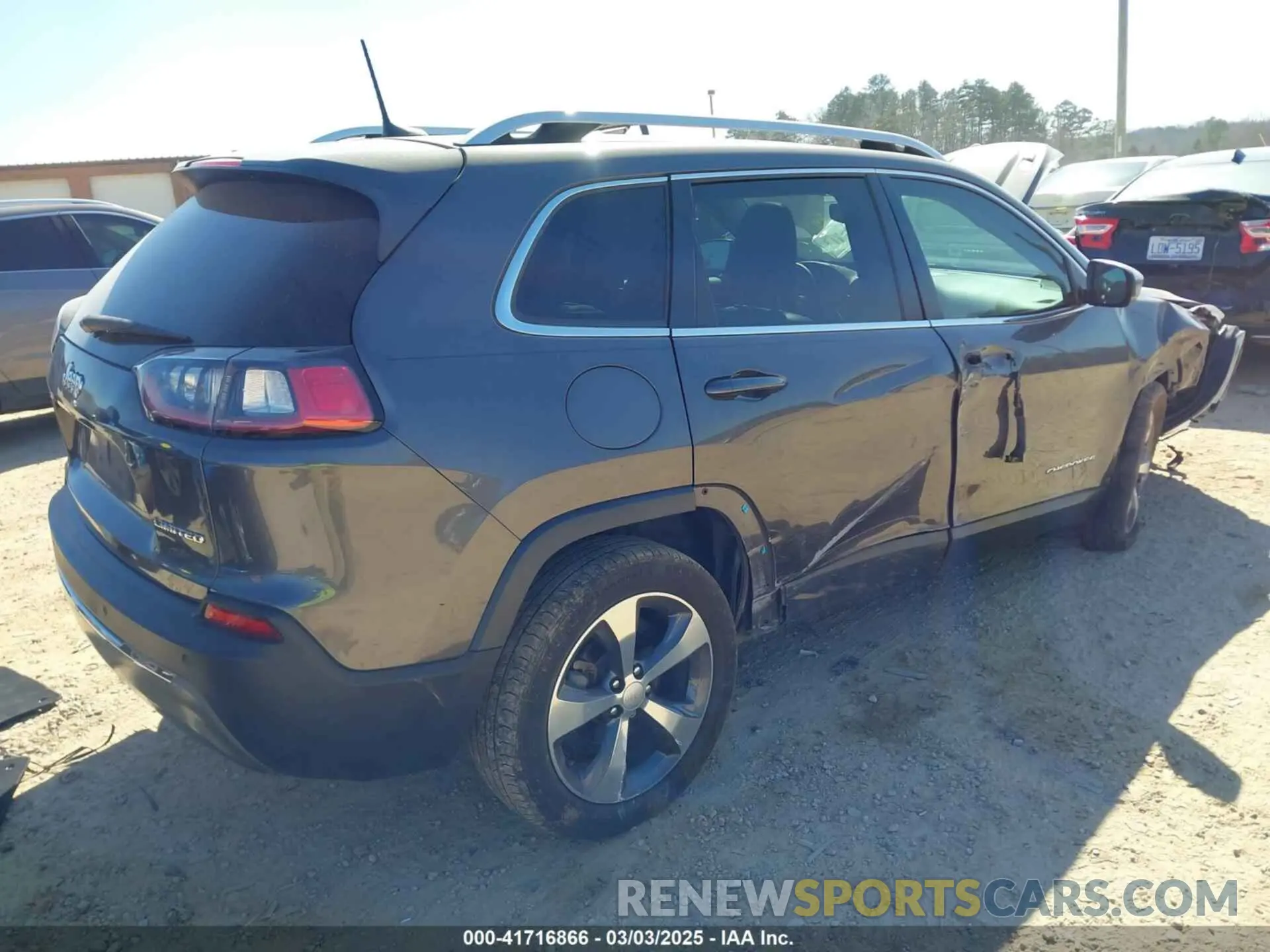 4 Photograph of a damaged car 1C4PJLDB1KD392751 JEEP CHEROKEE 2019