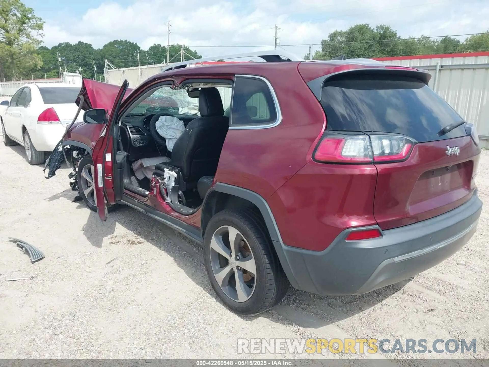 3 Photograph of a damaged car 1C4PJLDB1KD443567 JEEP CHEROKEE 2019
