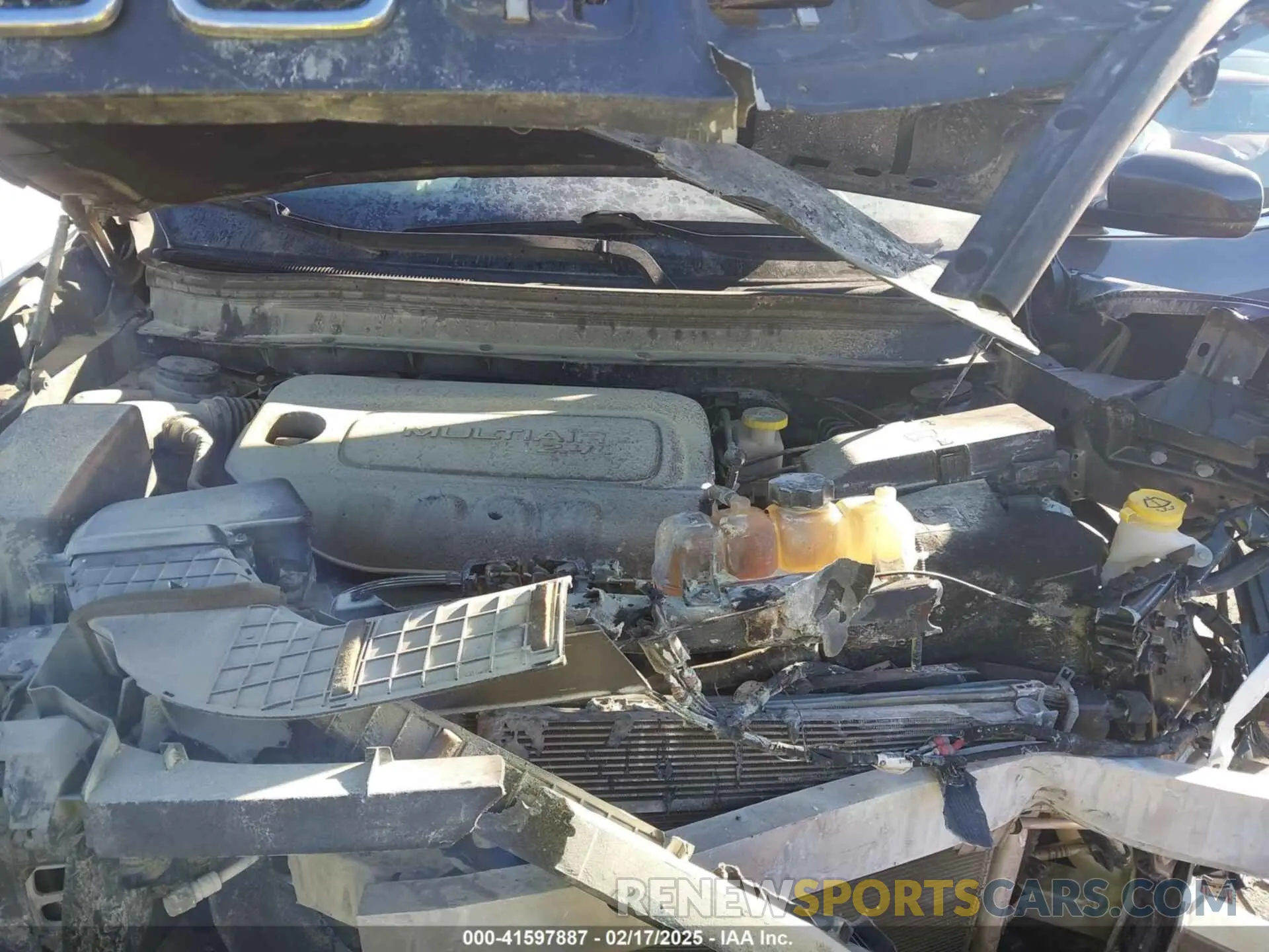 10 Photograph of a damaged car 1C4PJLDB2KD143844 JEEP CHEROKEE 2019