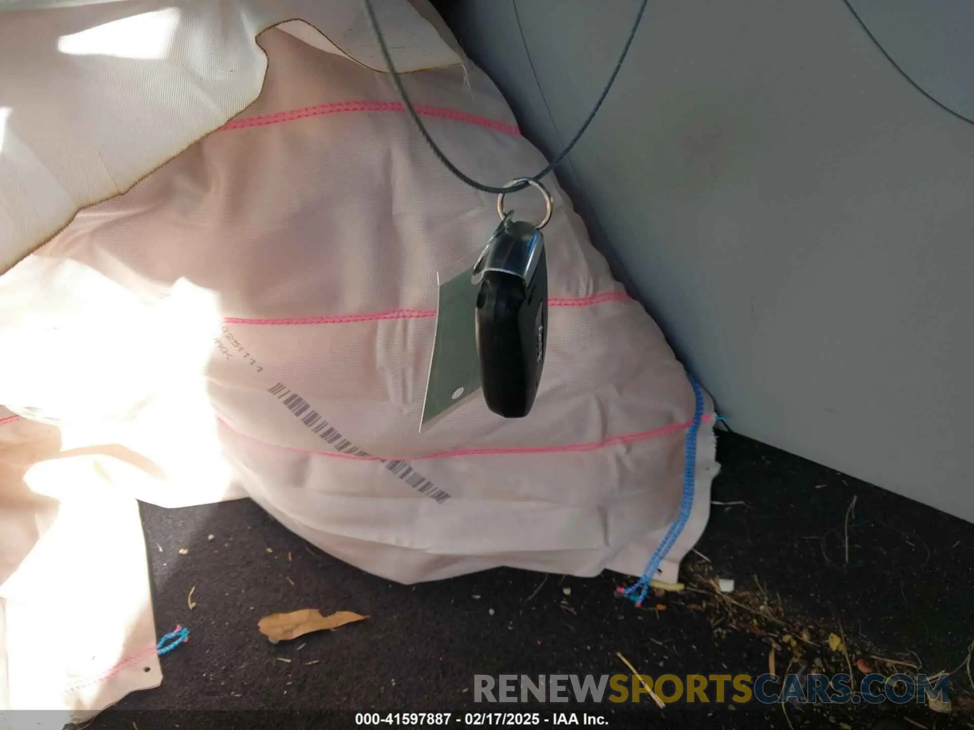 11 Photograph of a damaged car 1C4PJLDB2KD143844 JEEP CHEROKEE 2019
