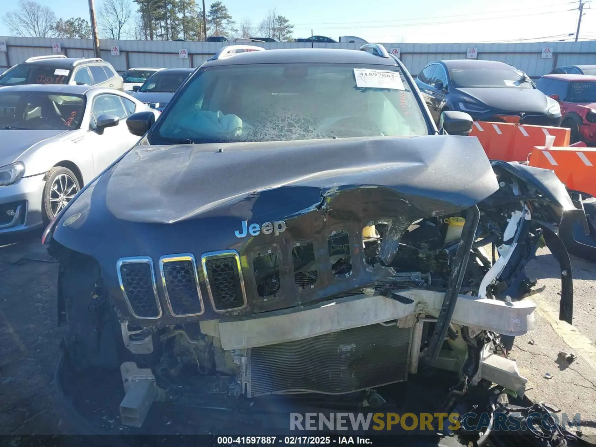 12 Photograph of a damaged car 1C4PJLDB2KD143844 JEEP CHEROKEE 2019
