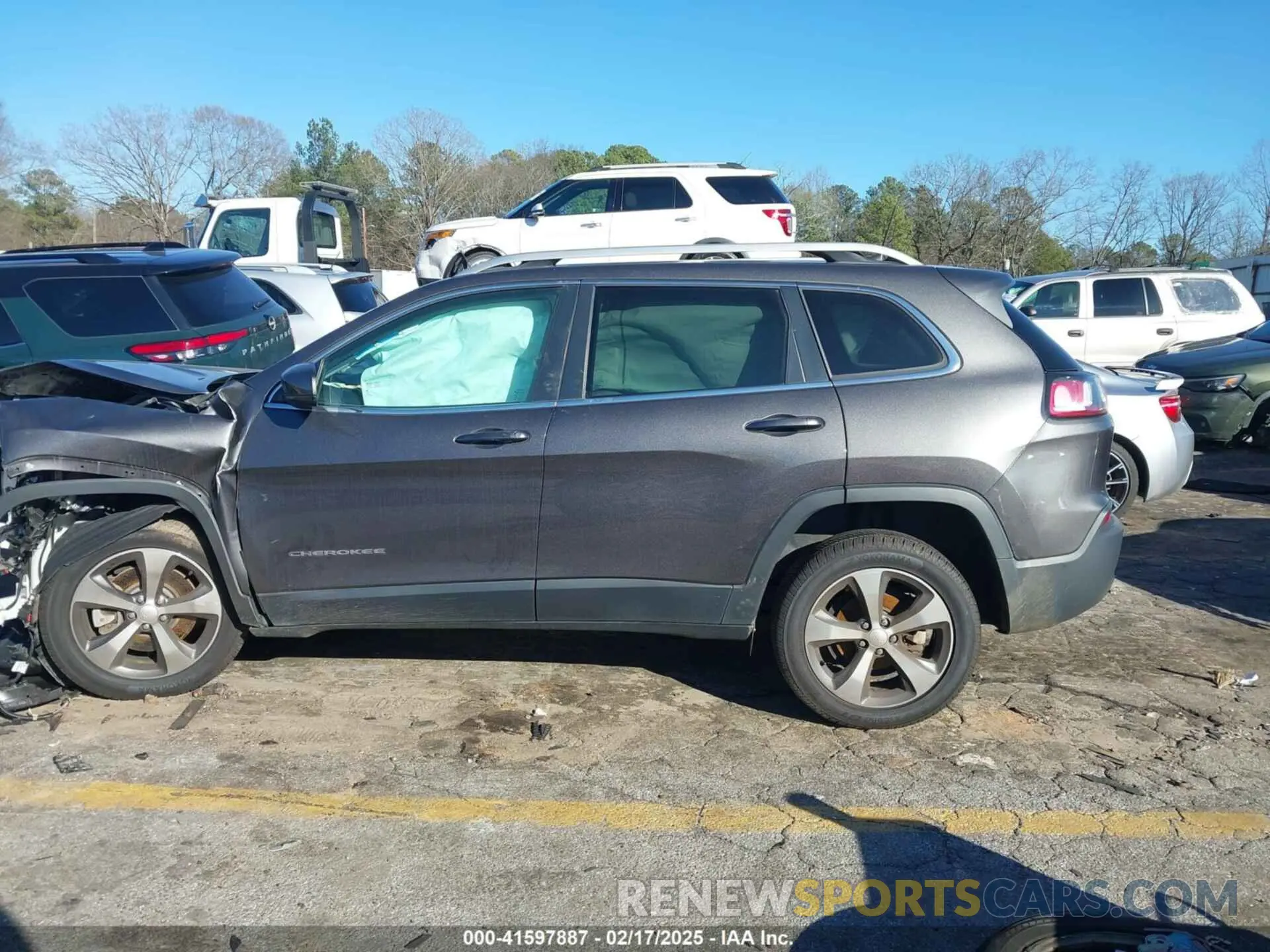 14 Photograph of a damaged car 1C4PJLDB2KD143844 JEEP CHEROKEE 2019