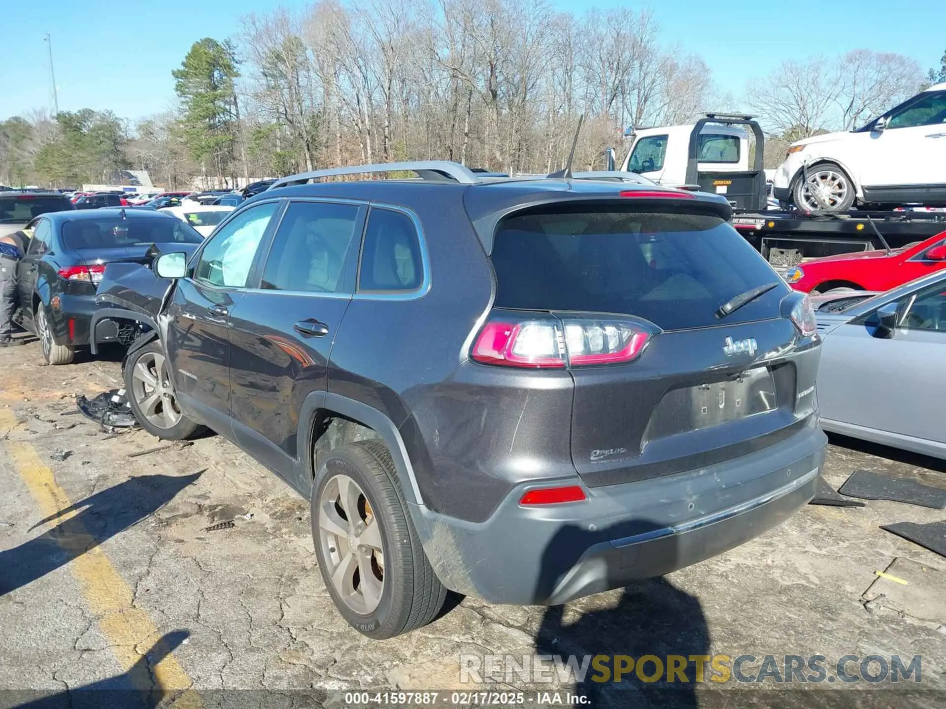 3 Photograph of a damaged car 1C4PJLDB2KD143844 JEEP CHEROKEE 2019