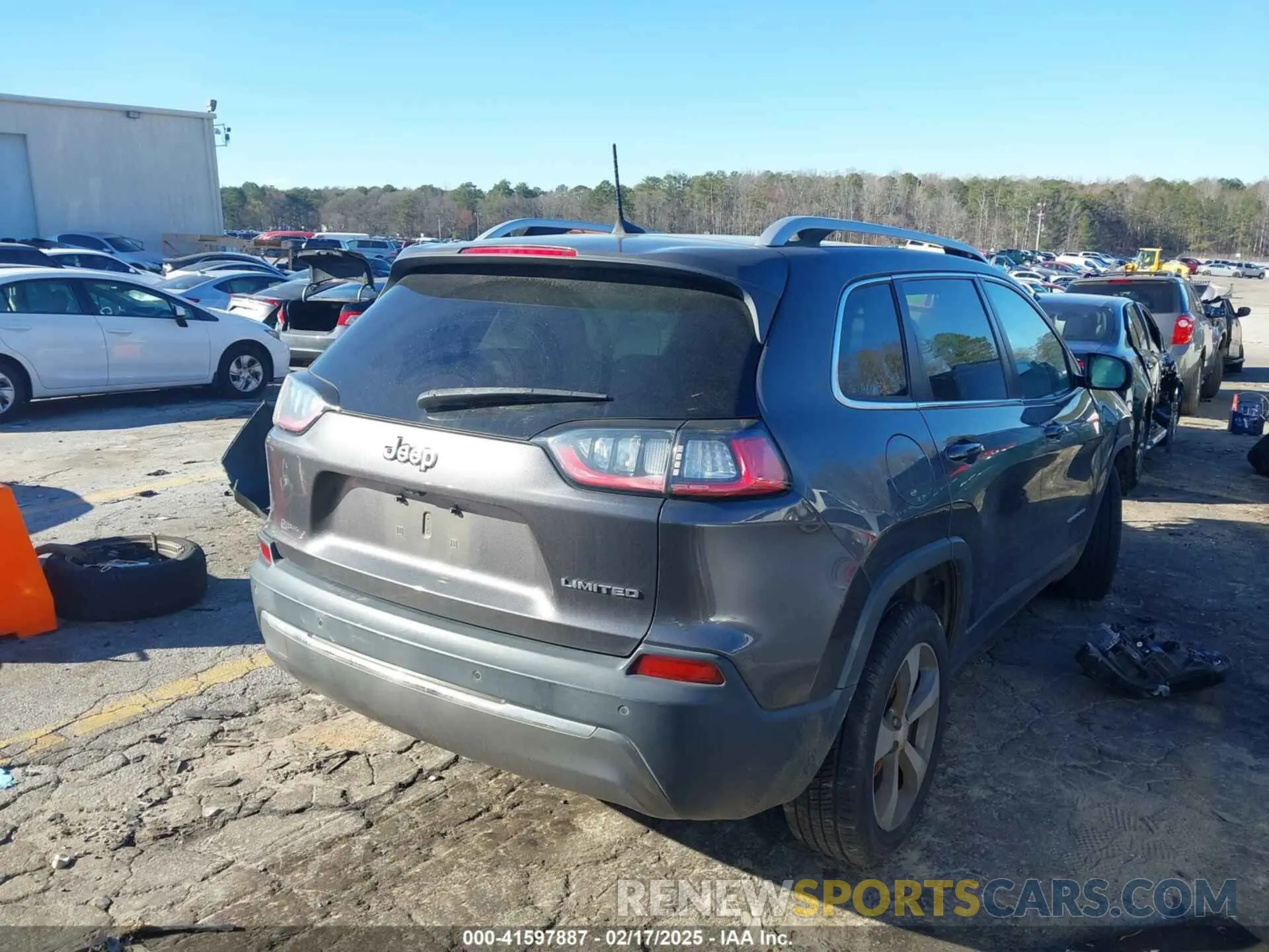 4 Photograph of a damaged car 1C4PJLDB2KD143844 JEEP CHEROKEE 2019