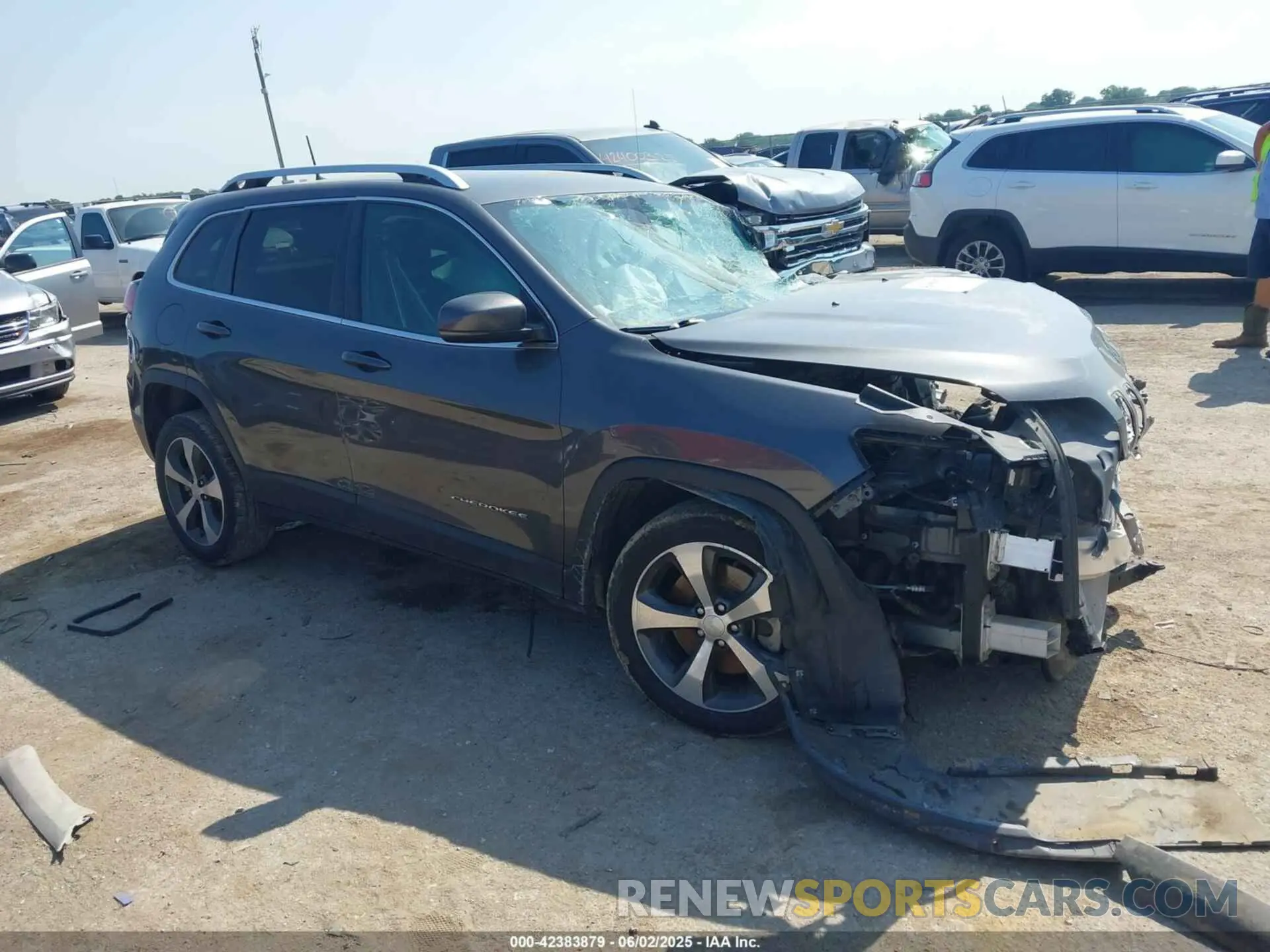 1 Photograph of a damaged car 1C4PJLDB2KD433890 JEEP CHEROKEE 2019