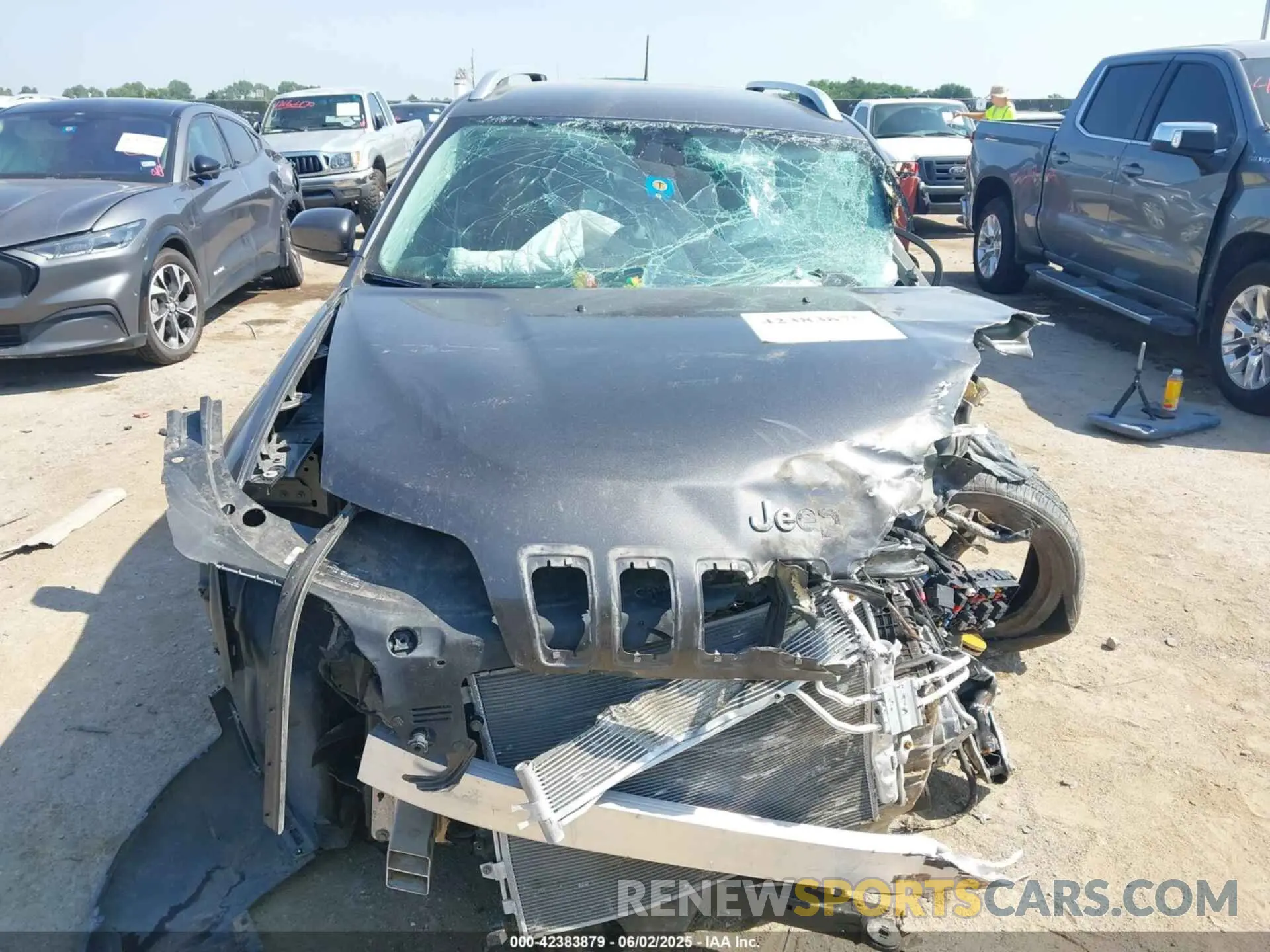 11 Photograph of a damaged car 1C4PJLDB2KD433890 JEEP CHEROKEE 2019