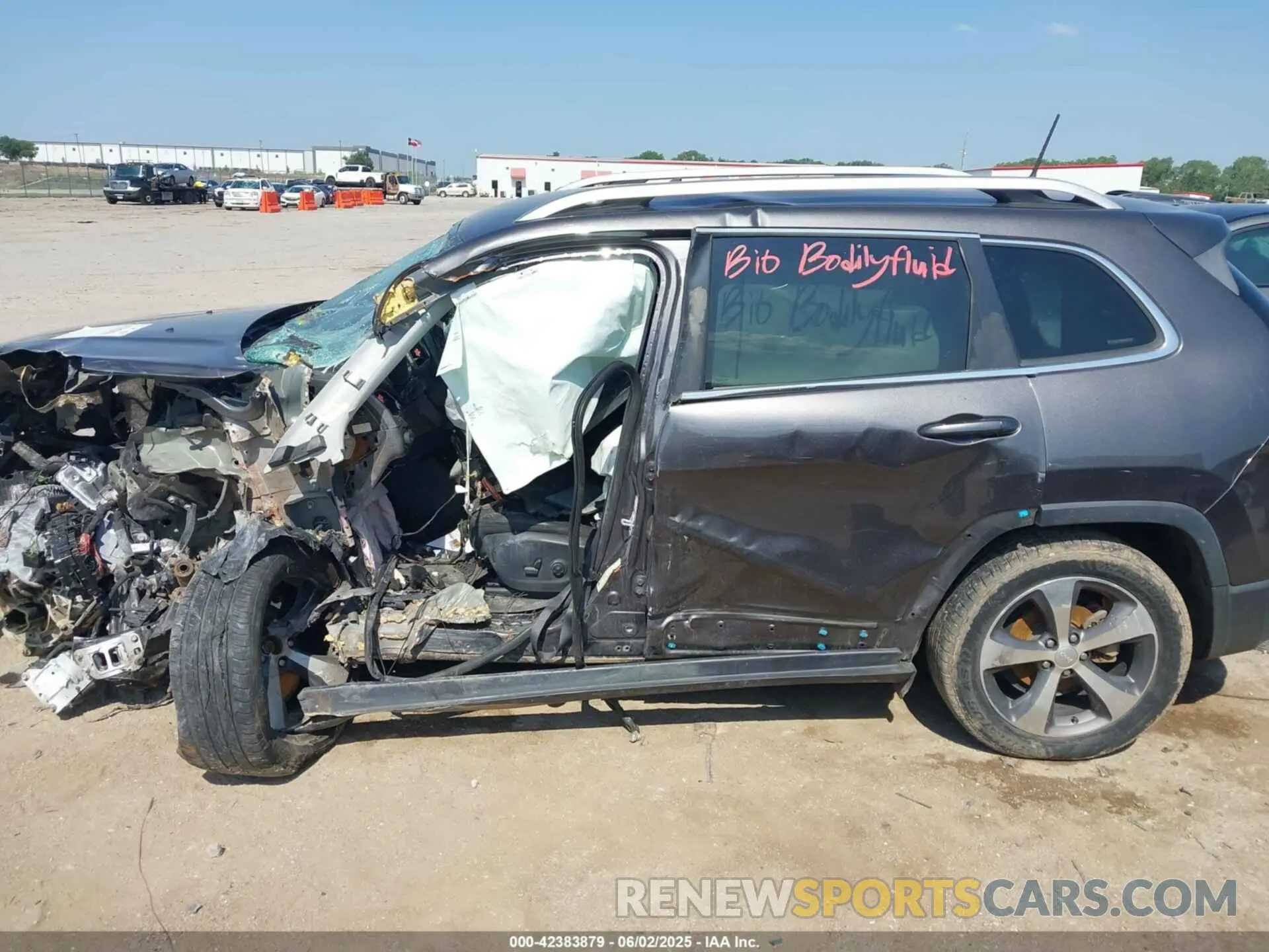 13 Photograph of a damaged car 1C4PJLDB2KD433890 JEEP CHEROKEE 2019
