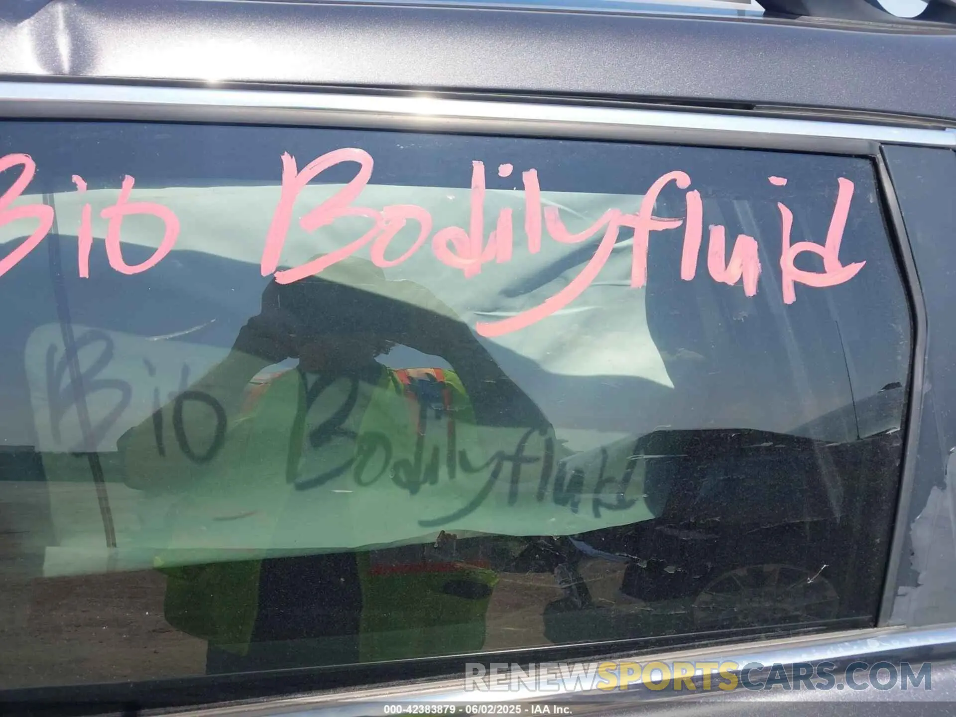 14 Photograph of a damaged car 1C4PJLDB2KD433890 JEEP CHEROKEE 2019