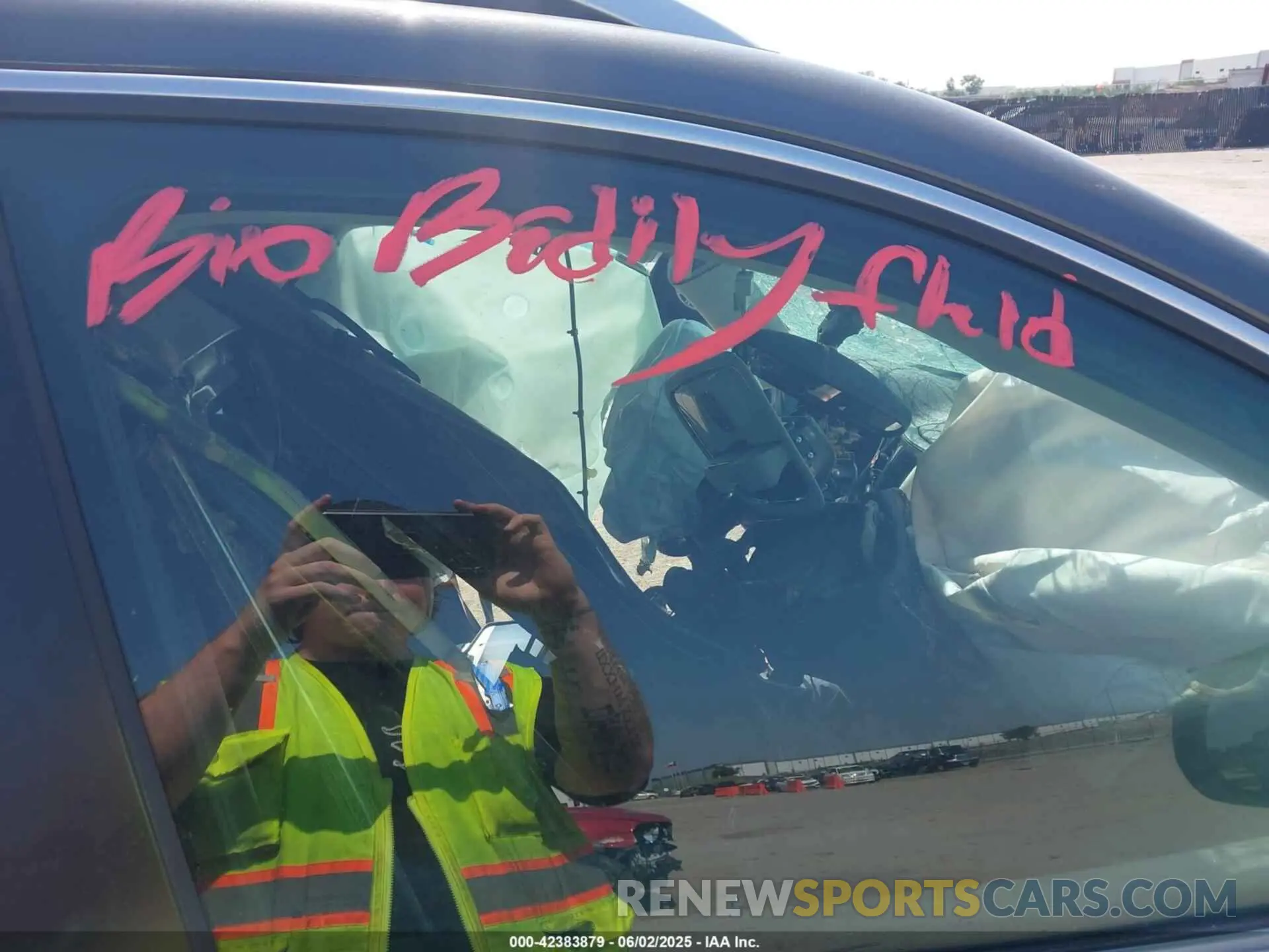 8 Photograph of a damaged car 1C4PJLDB2KD433890 JEEP CHEROKEE 2019