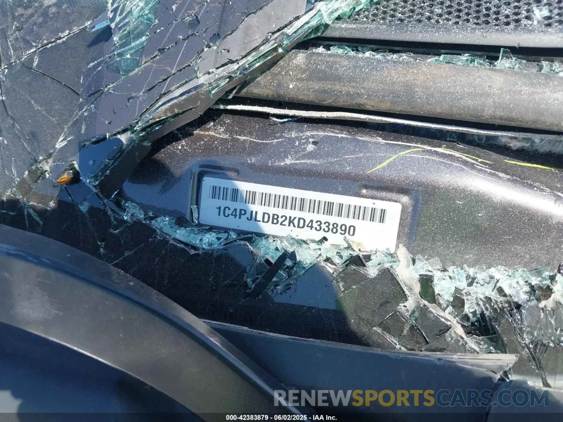 9 Photograph of a damaged car 1C4PJLDB2KD433890 JEEP CHEROKEE 2019