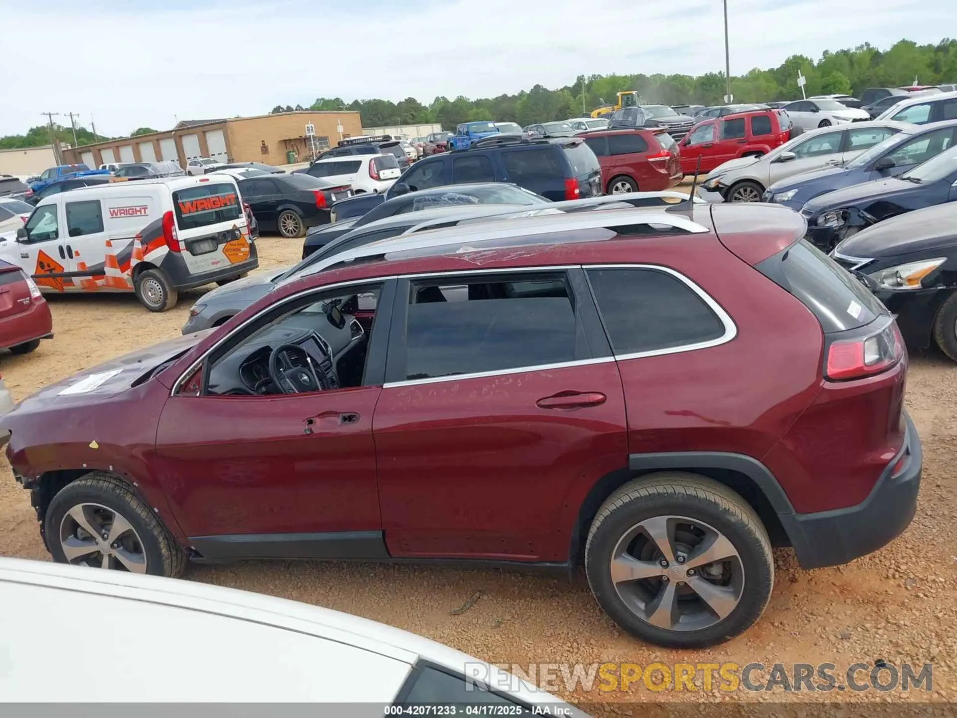 14 Photograph of a damaged car 1C4PJLDB3KD266665 JEEP CHEROKEE 2019