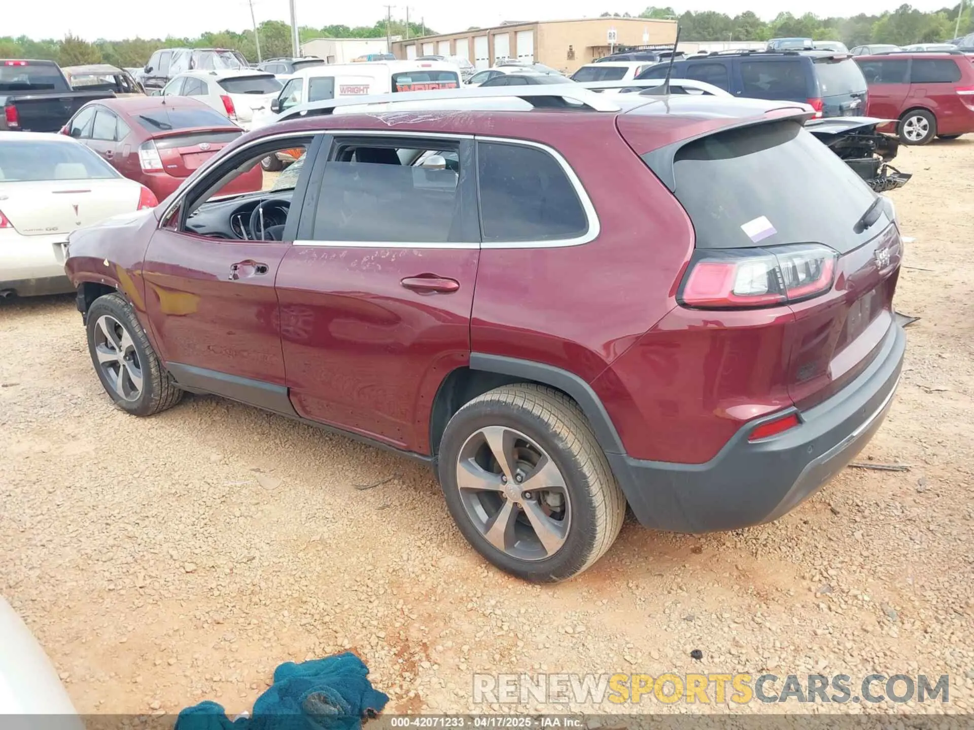 3 Photograph of a damaged car 1C4PJLDB3KD266665 JEEP CHEROKEE 2019