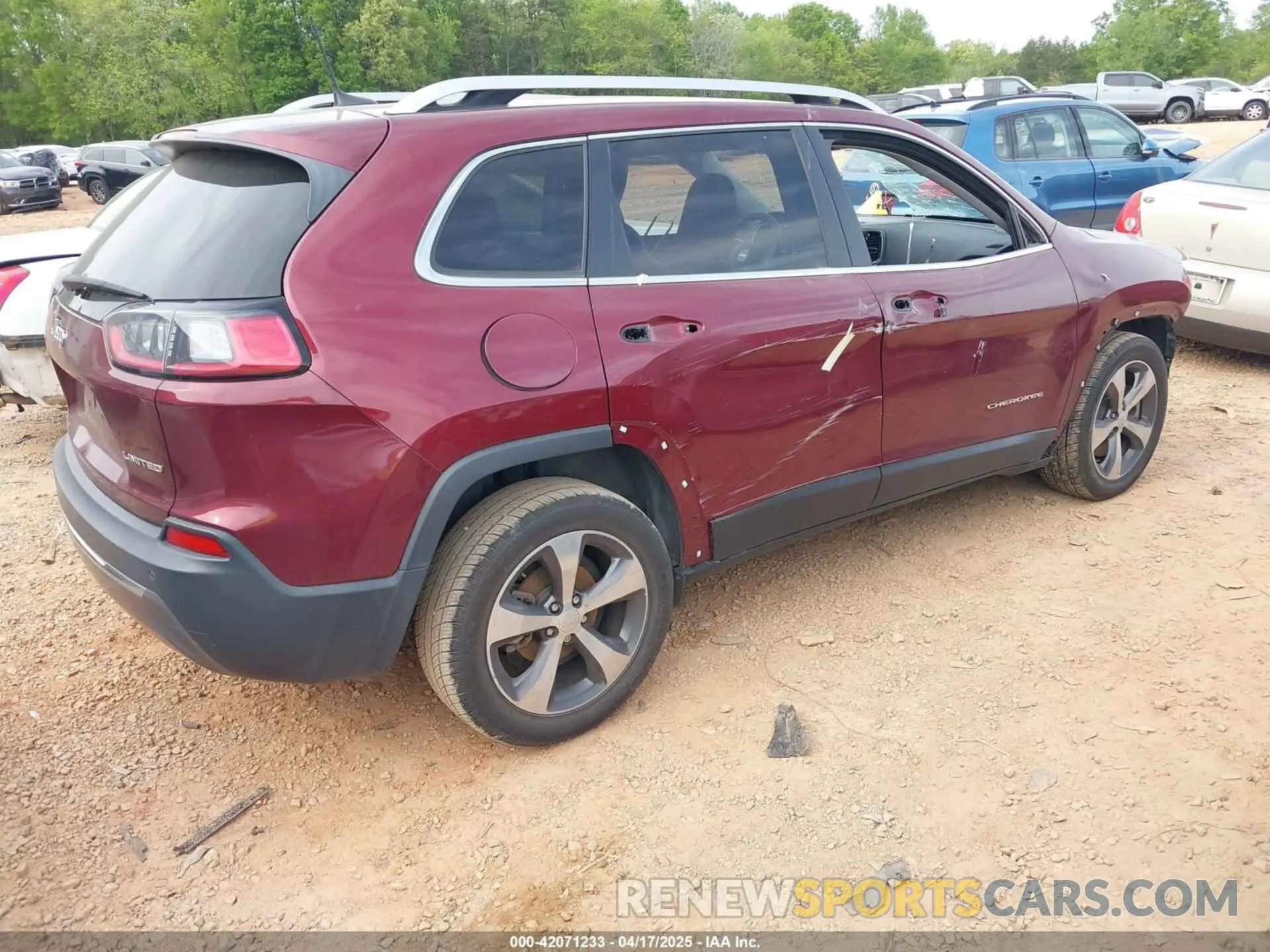 4 Photograph of a damaged car 1C4PJLDB3KD266665 JEEP CHEROKEE 2019