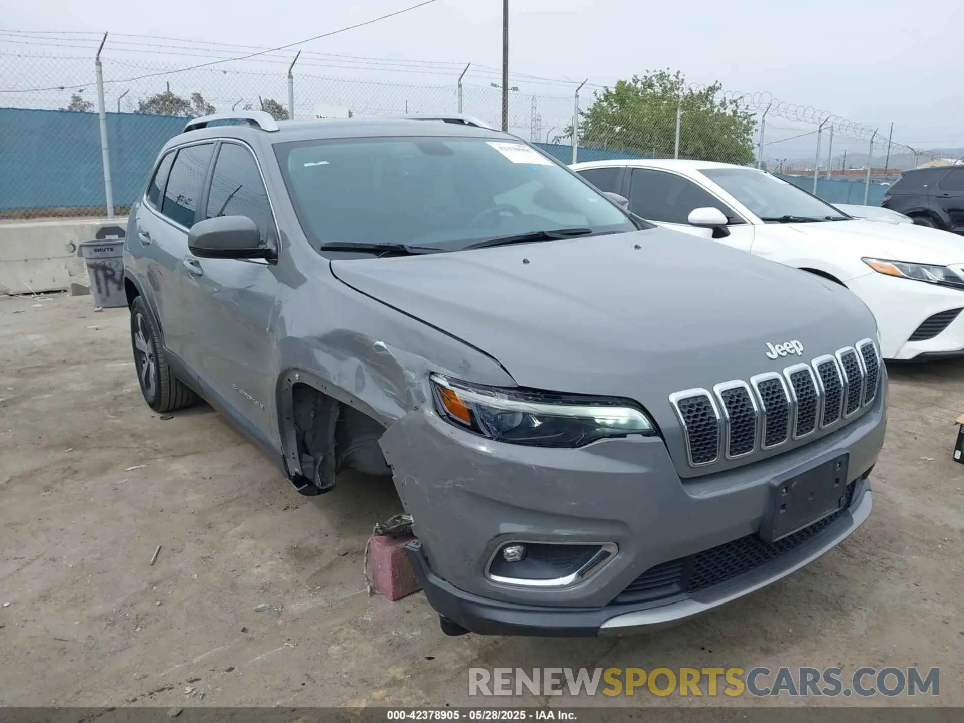 1 Photograph of a damaged car 1C4PJLDB4KD365690 JEEP CHEROKEE 2019