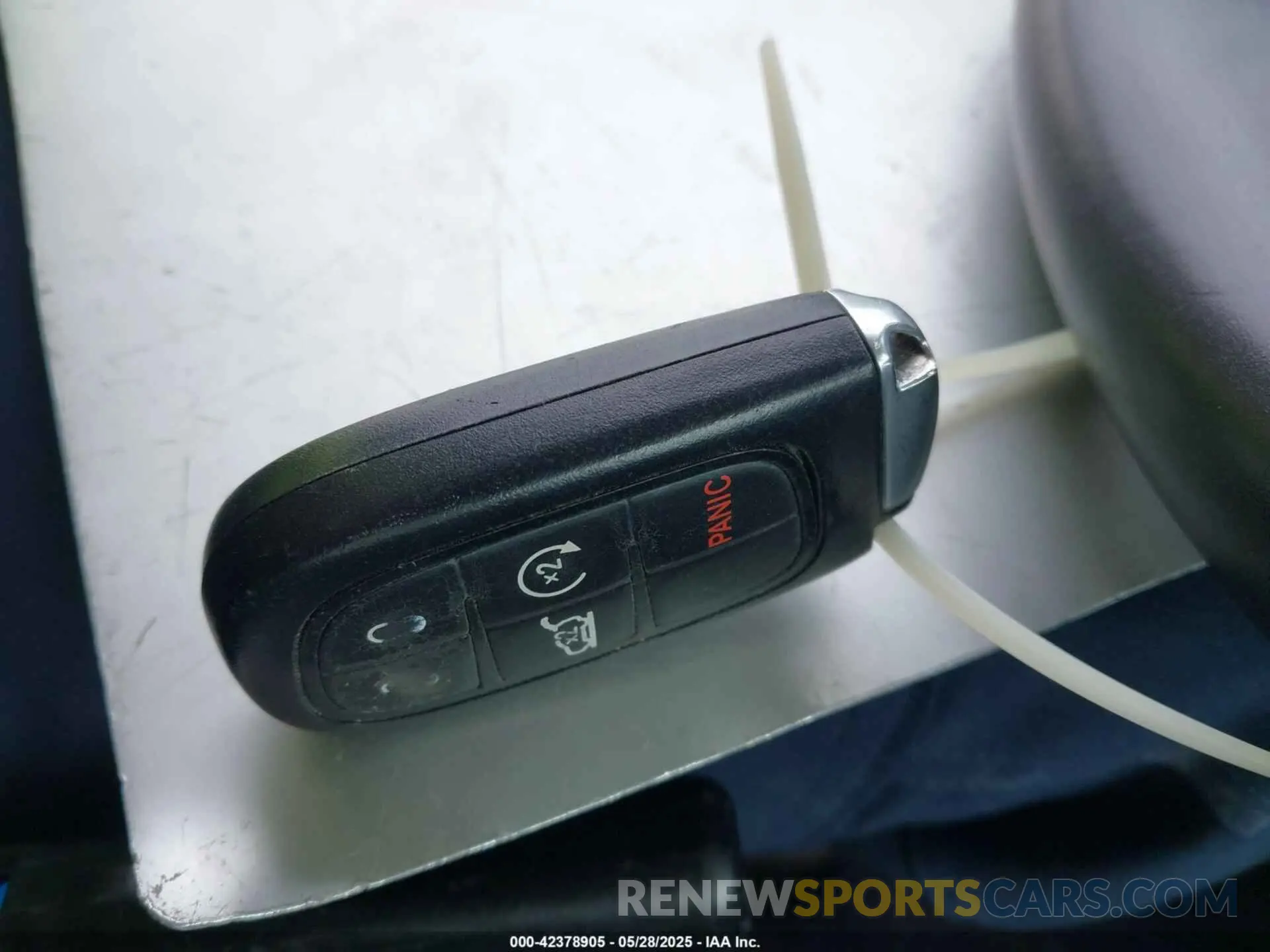11 Photograph of a damaged car 1C4PJLDB4KD365690 JEEP CHEROKEE 2019