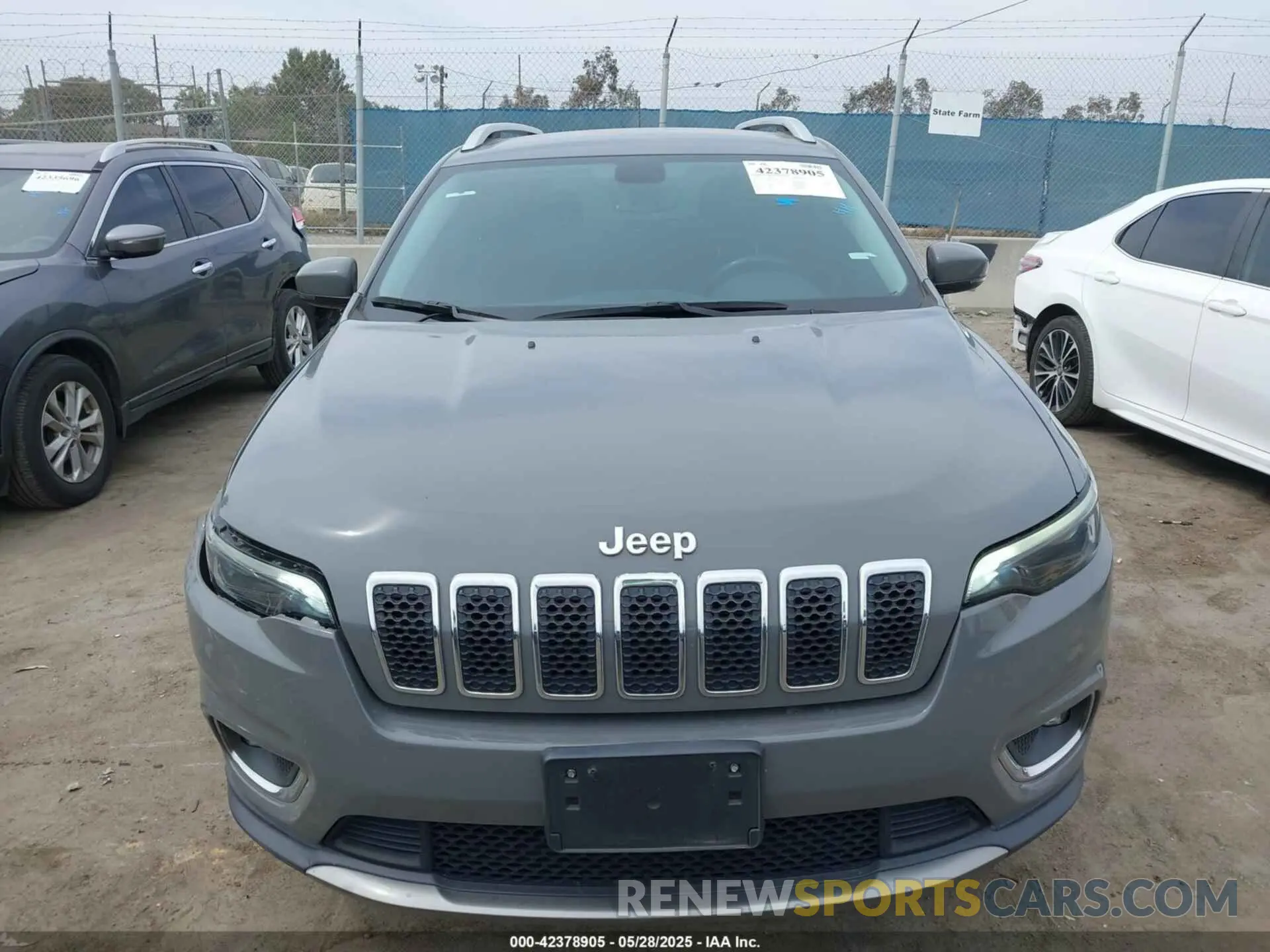 13 Photograph of a damaged car 1C4PJLDB4KD365690 JEEP CHEROKEE 2019