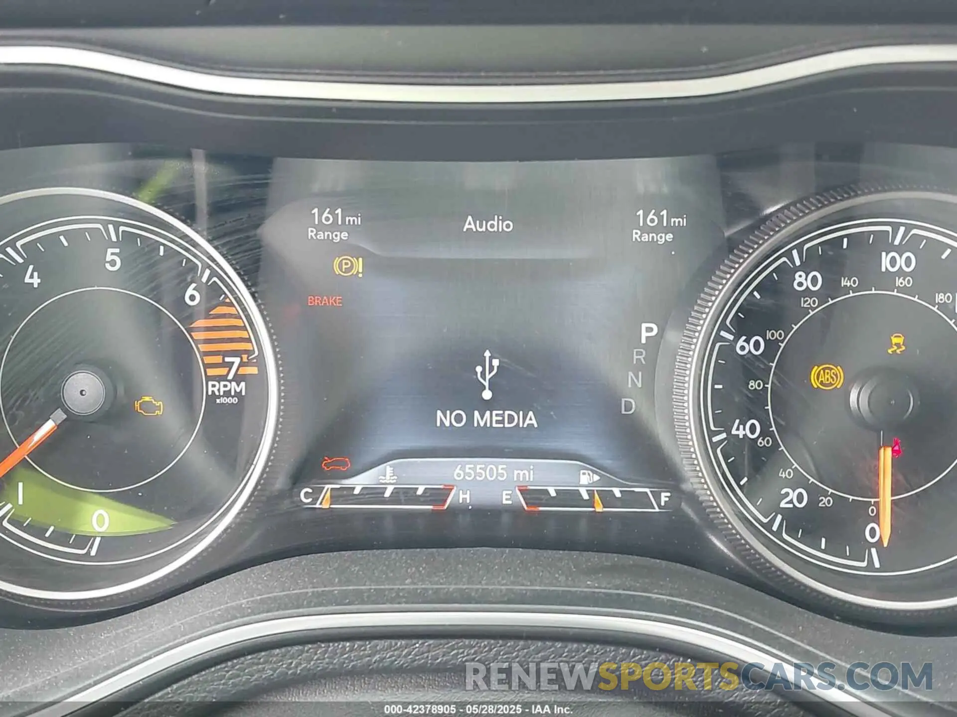 16 Photograph of a damaged car 1C4PJLDB4KD365690 JEEP CHEROKEE 2019