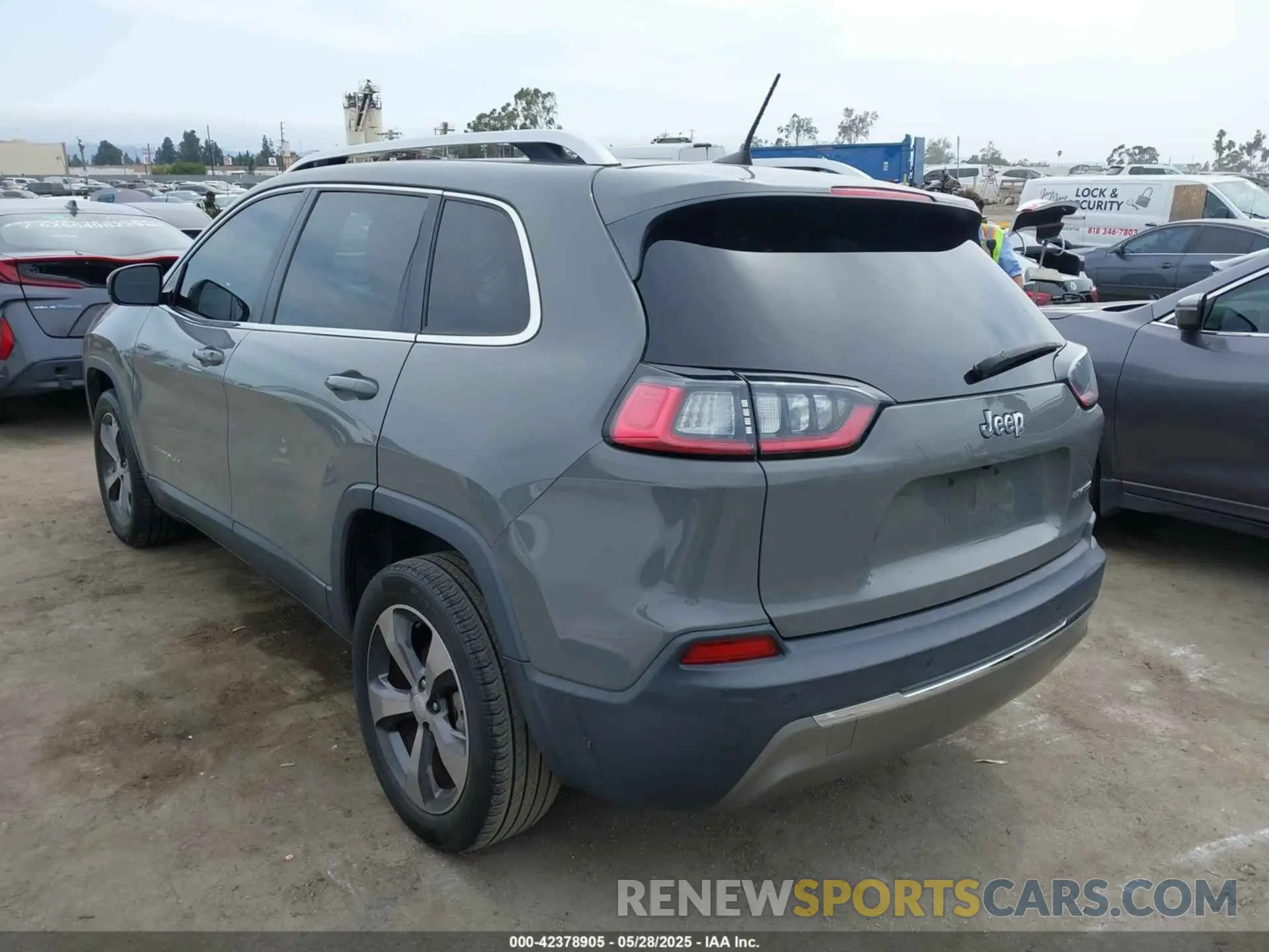 3 Photograph of a damaged car 1C4PJLDB4KD365690 JEEP CHEROKEE 2019