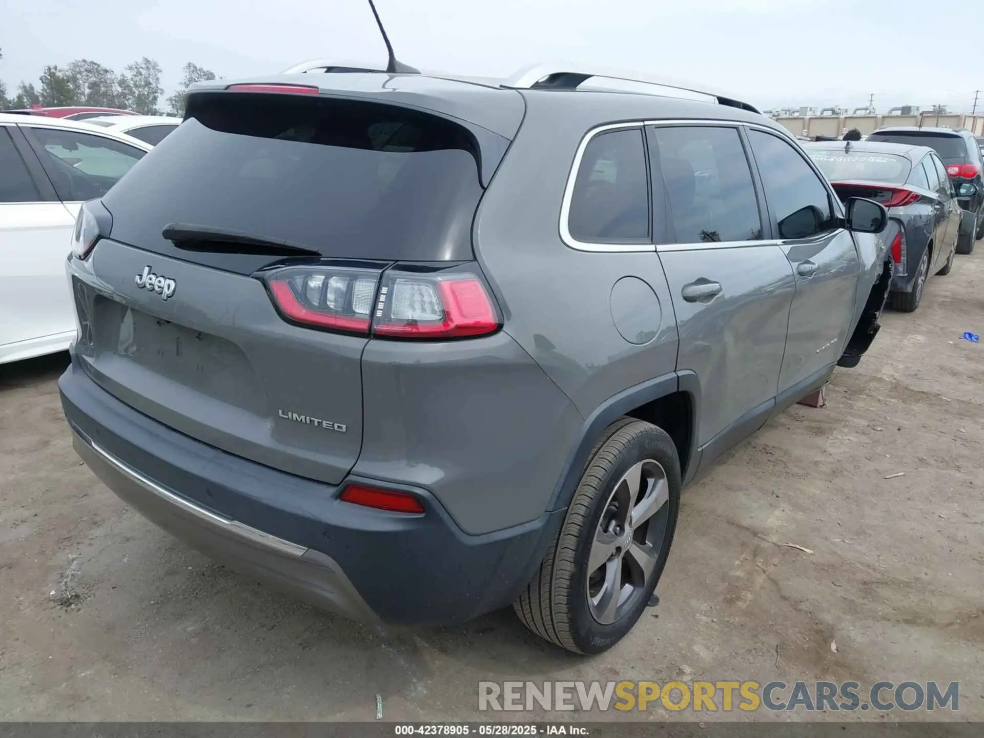 4 Photograph of a damaged car 1C4PJLDB4KD365690 JEEP CHEROKEE 2019