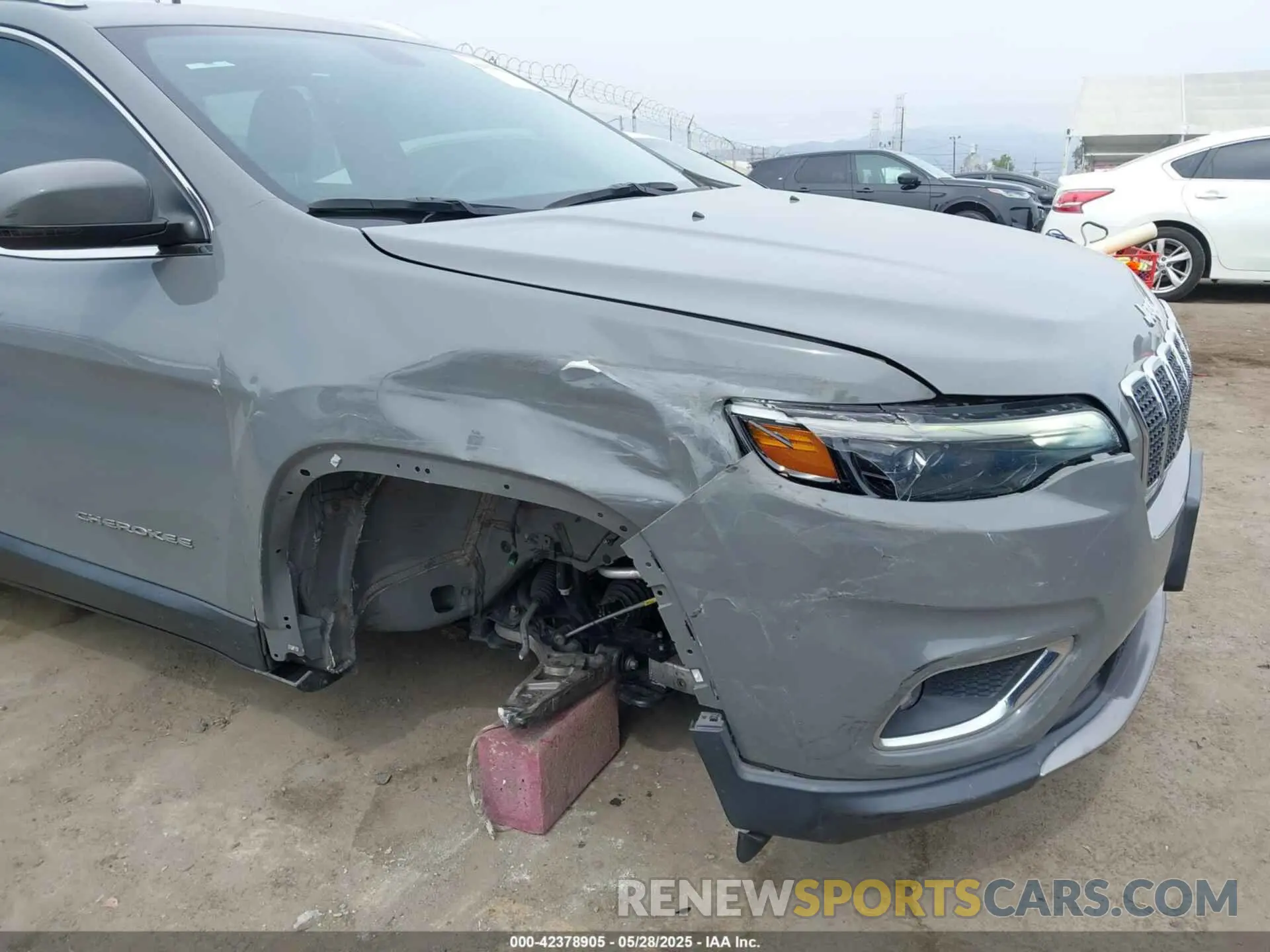 6 Photograph of a damaged car 1C4PJLDB4KD365690 JEEP CHEROKEE 2019