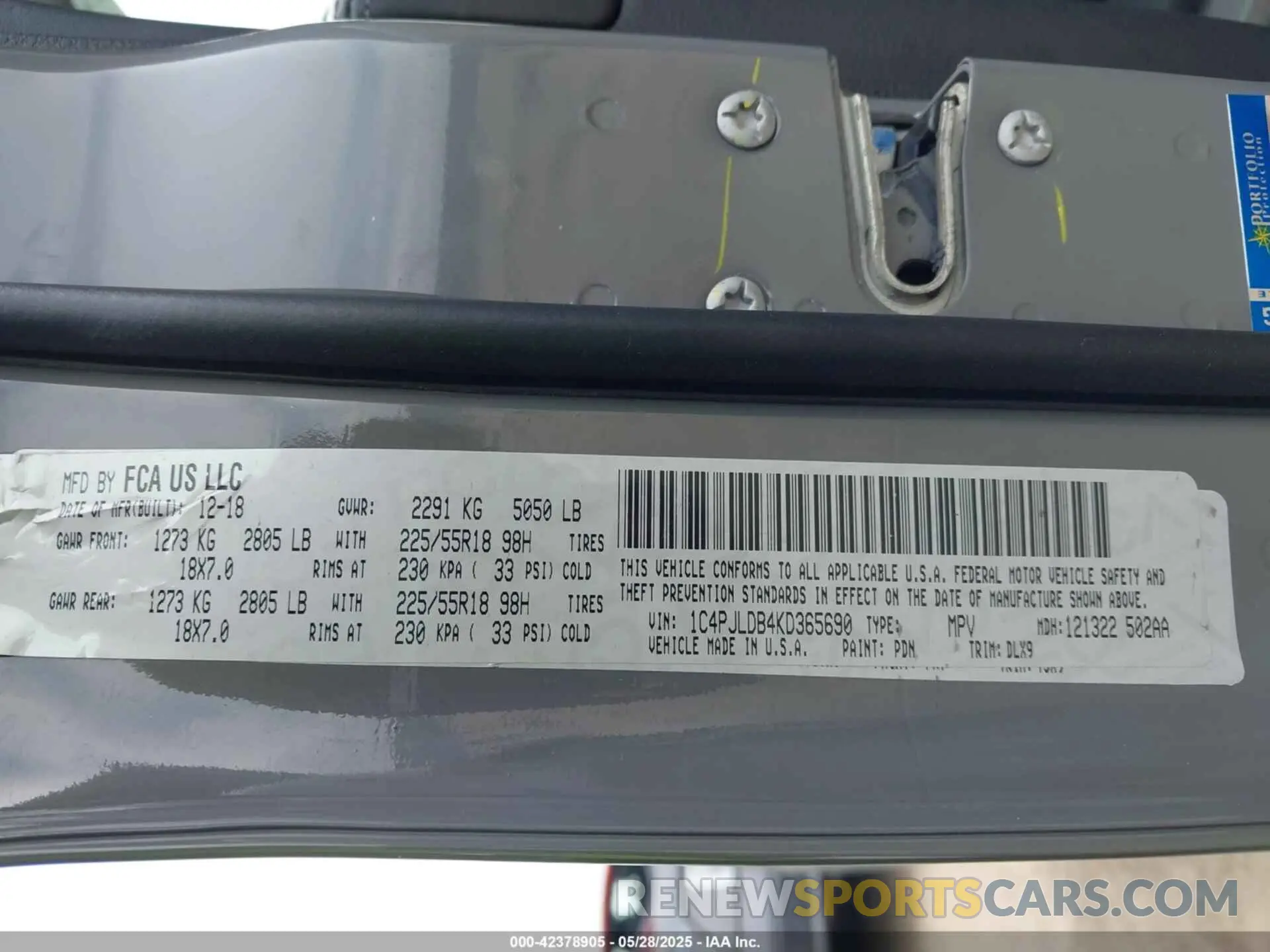 9 Photograph of a damaged car 1C4PJLDB4KD365690 JEEP CHEROKEE 2019