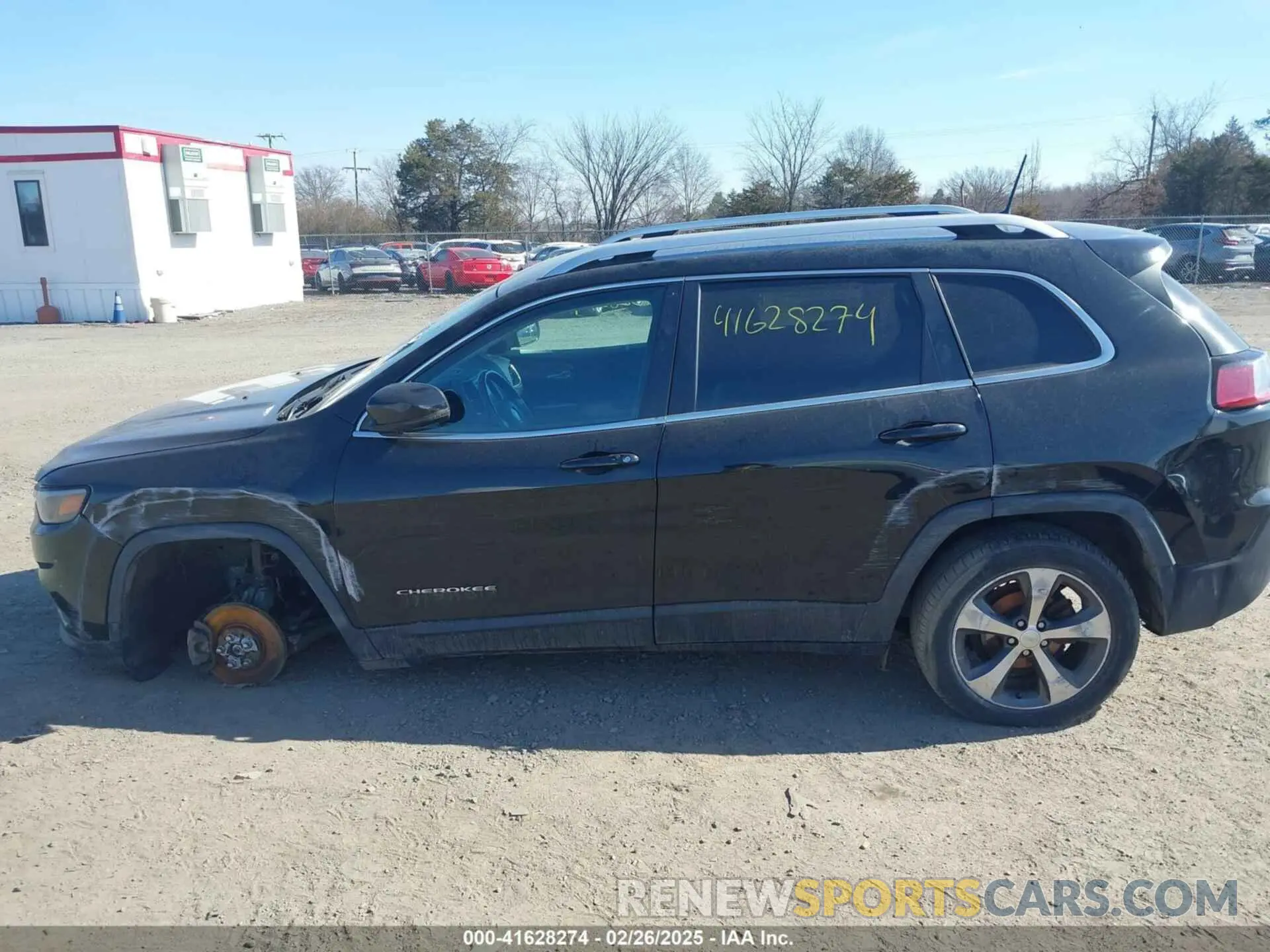 14 Photograph of a damaged car 1C4PJLDB4KD416184 JEEP CHEROKEE 2019