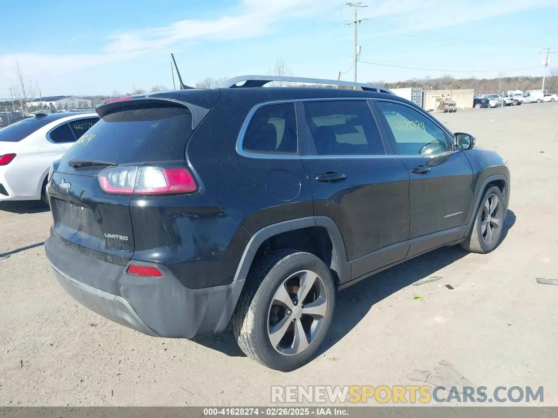 4 Photograph of a damaged car 1C4PJLDB4KD416184 JEEP CHEROKEE 2019