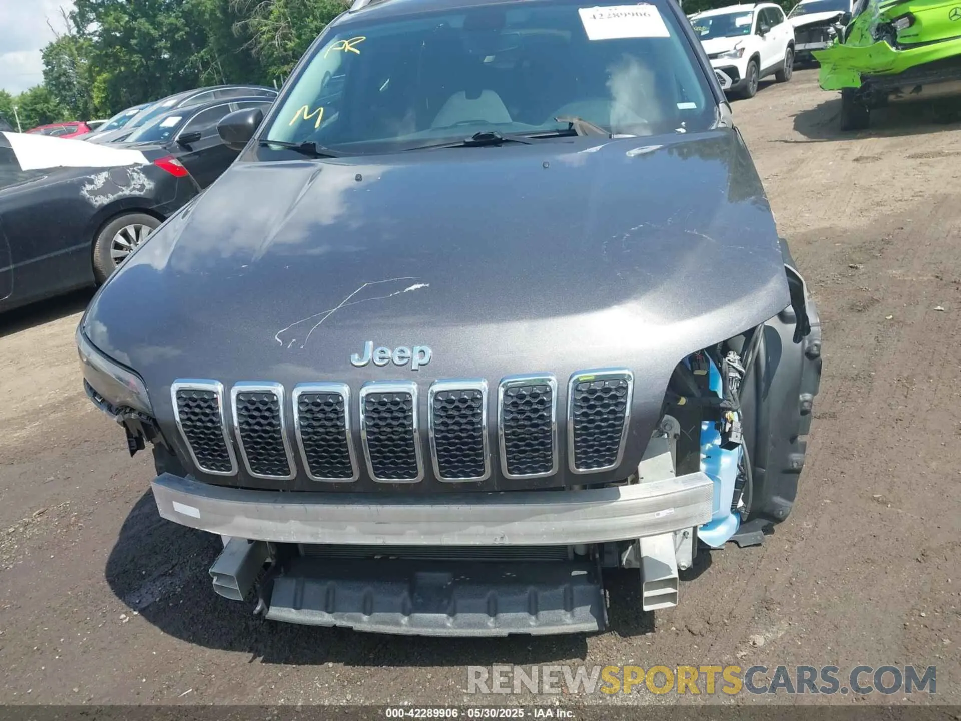 11 Photograph of a damaged car 1C4PJLDB5KD380988 JEEP CHEROKEE 2019