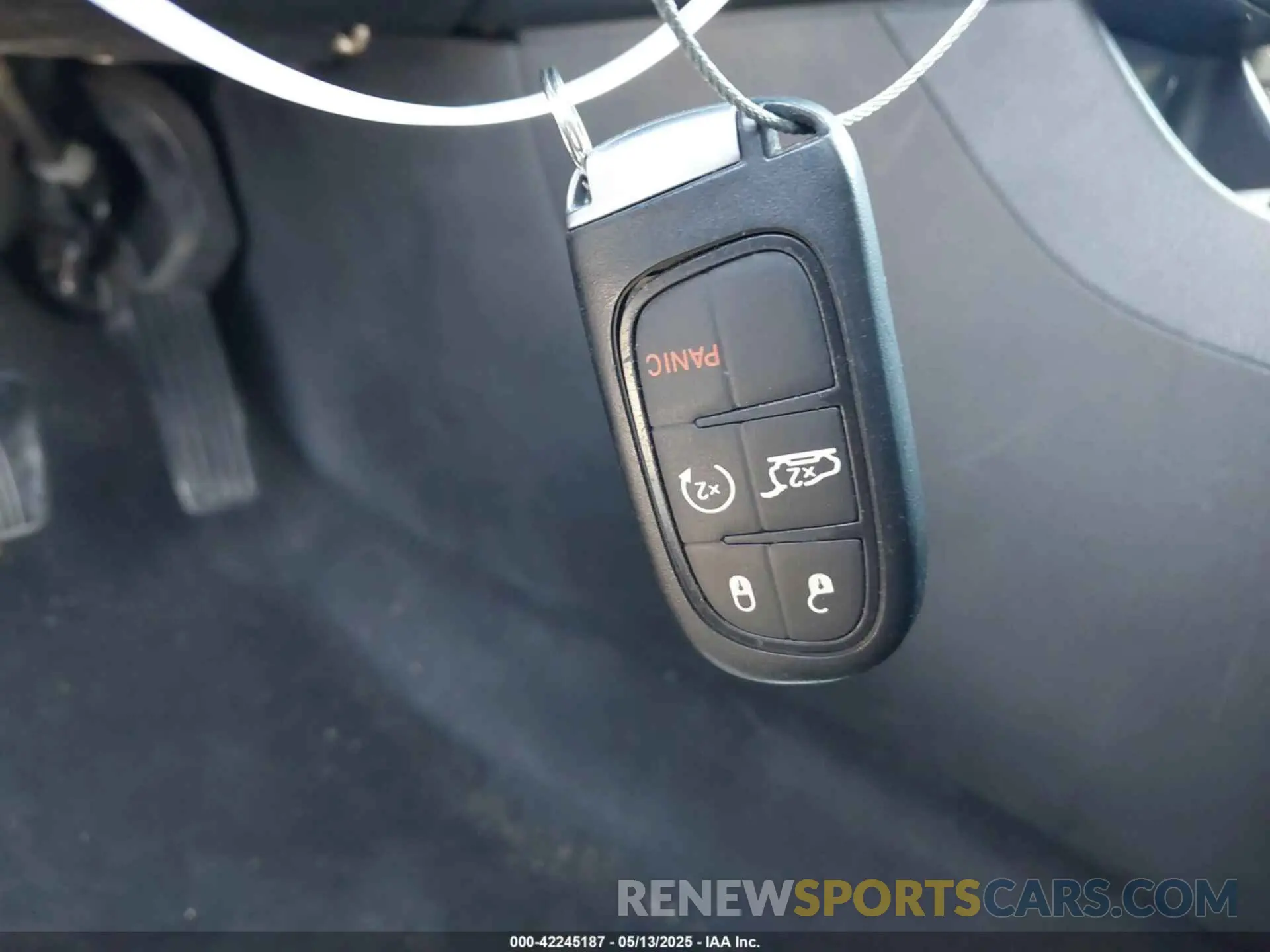 11 Photograph of a damaged car 1C4PJLDB5KD469816 JEEP CHEROKEE 2019