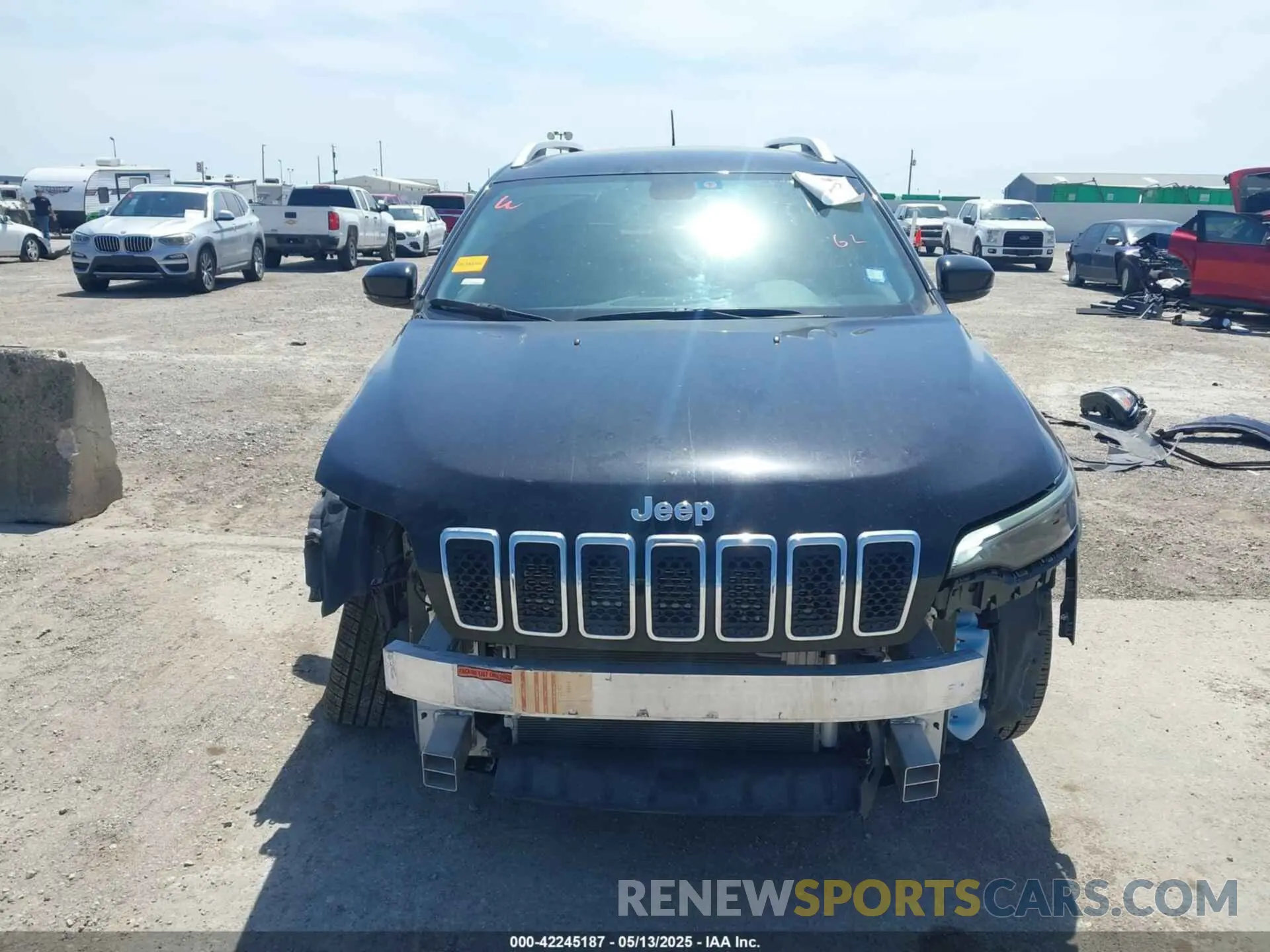13 Photograph of a damaged car 1C4PJLDB5KD469816 JEEP CHEROKEE 2019