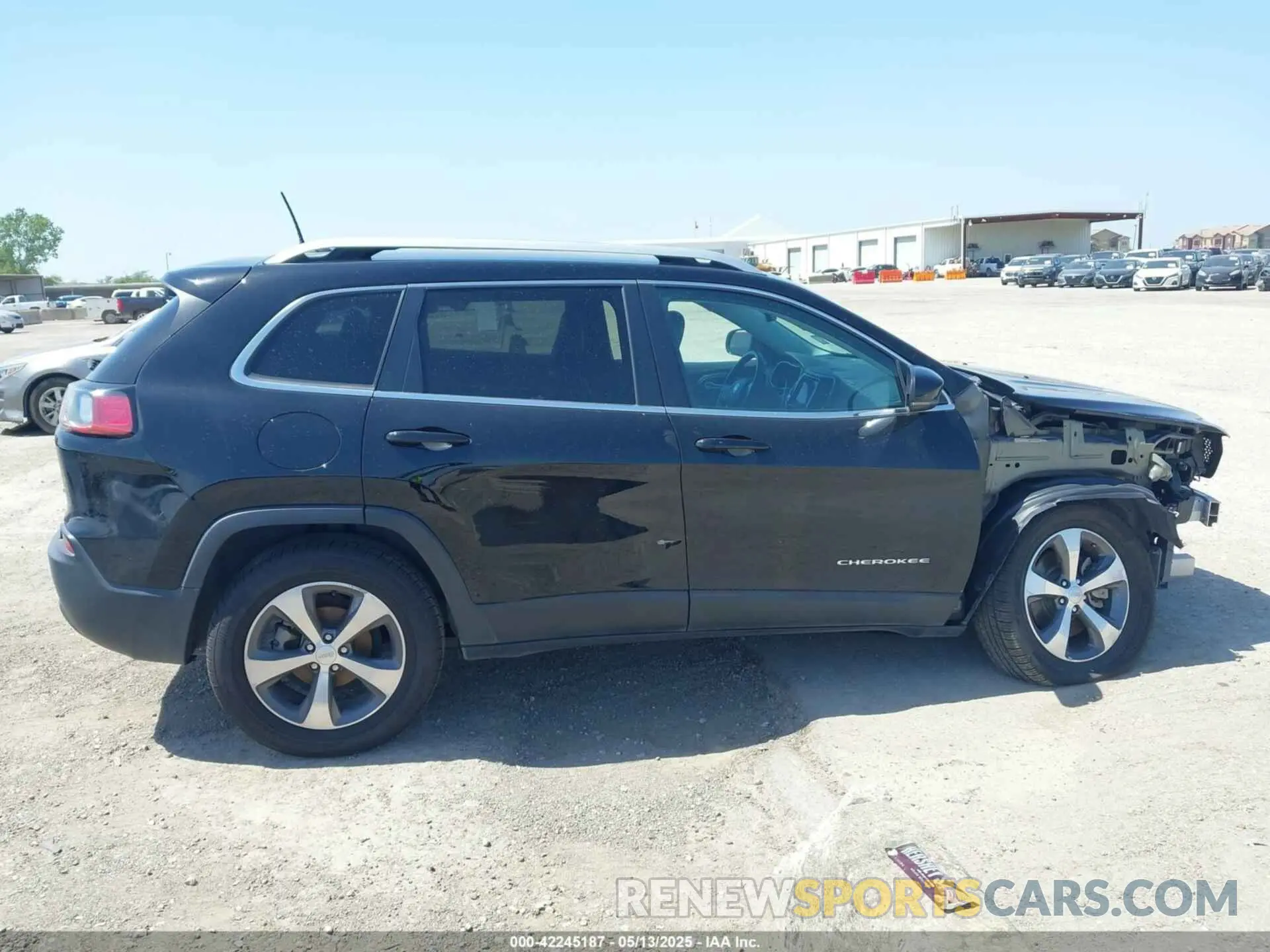 14 Photograph of a damaged car 1C4PJLDB5KD469816 JEEP CHEROKEE 2019